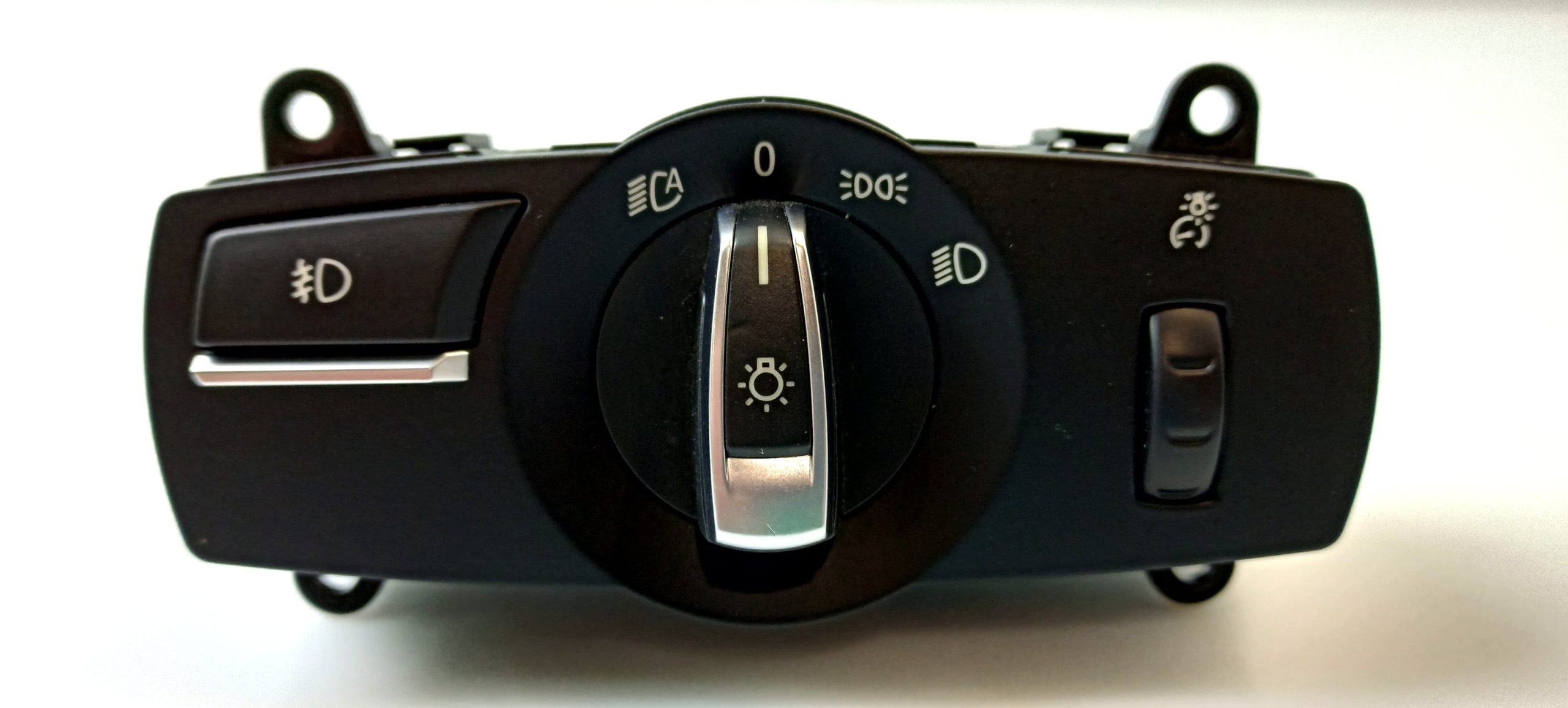 BMW X3 (F25) Valokatkaisin BMW X3 Light switch OEM 61319346838

Part codes...