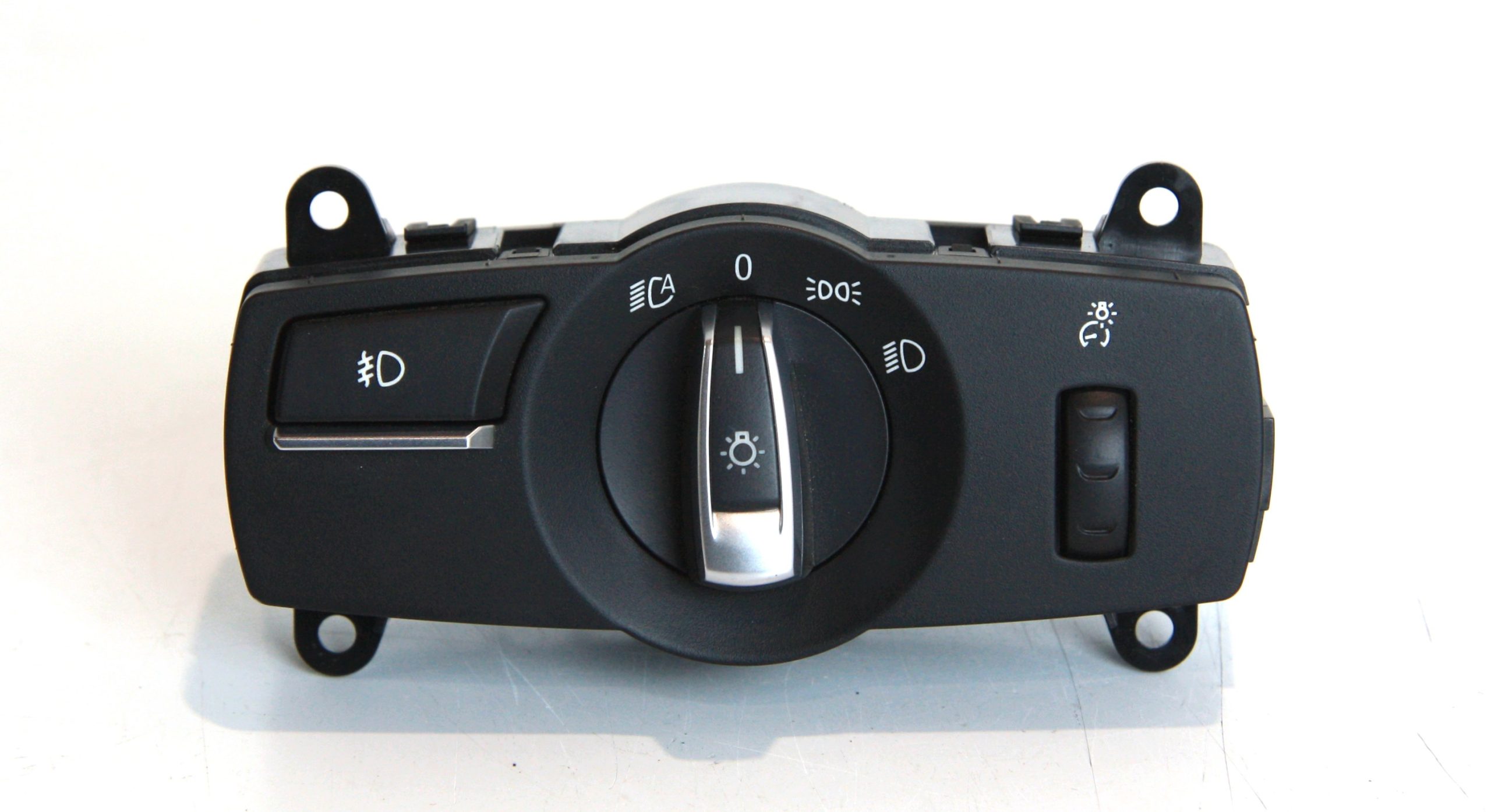 BMW 6 (F06 / F12 / F13) Valokatkaisin BMW 6 SERIES Light switch OEM 61316803962

Part...