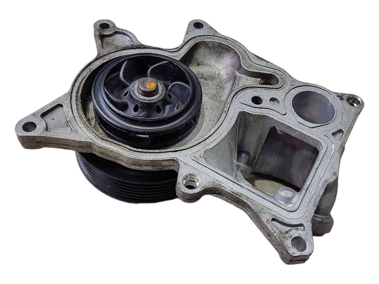 BMW 5 (F10 / F11) водяной насос BMW 5 SERIES Water Pump OEM 8507326

Part codes...