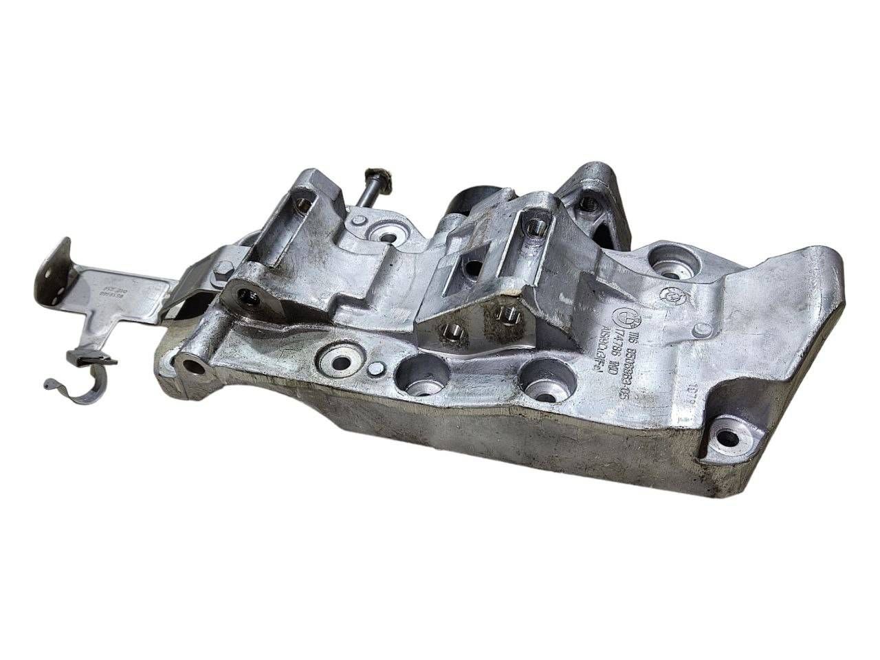 BMW 3 (E90 / E91 / E92 / E93) Generator/alternator bracket BMW 3 SERIES Generator/alternator bracket OEM 1...