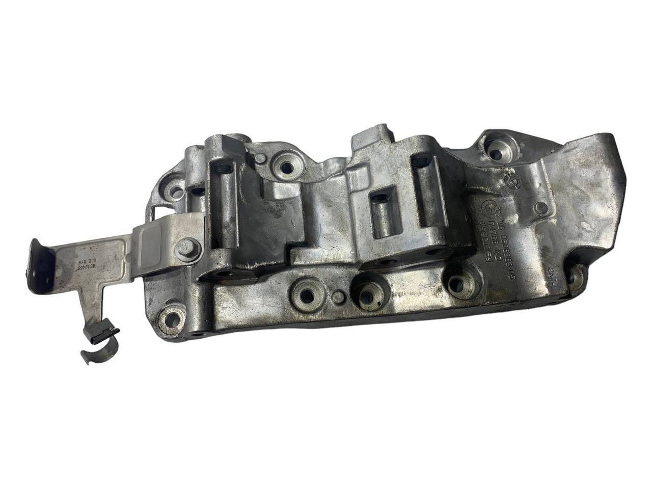 BMW 3 (E90 / E91 / E92 / E93) Engine mounting bracket BMW 3 SERIES Engine mounting bracket OEM 111685...
