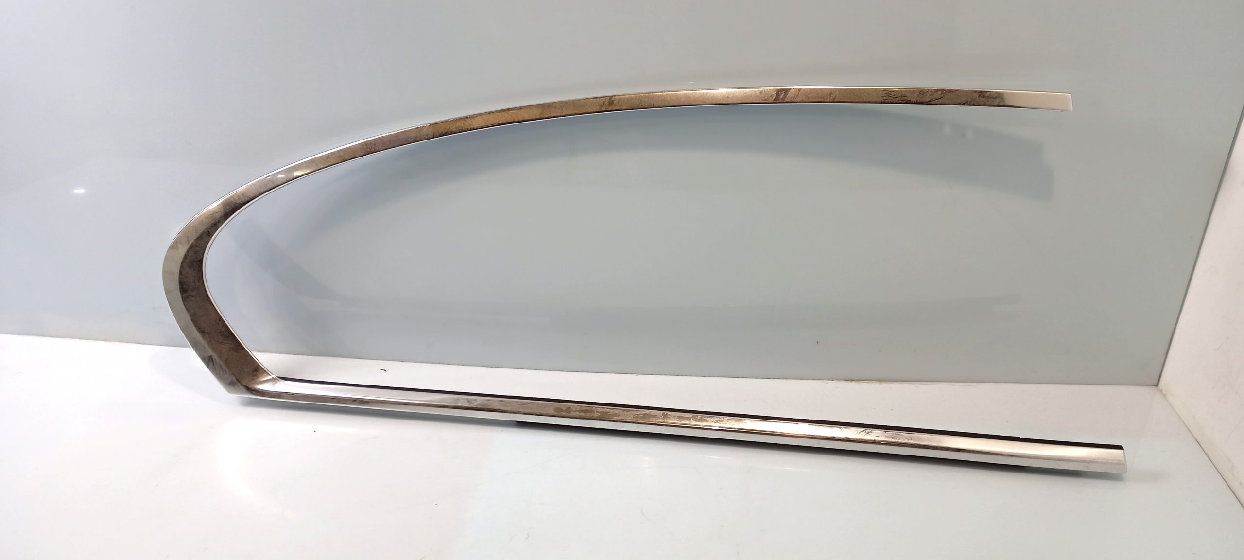 BMW 7 (G11 / G12) Rear door trim (molding) BMW 7 SERIES Rear door trim (molding) OEM 51357...