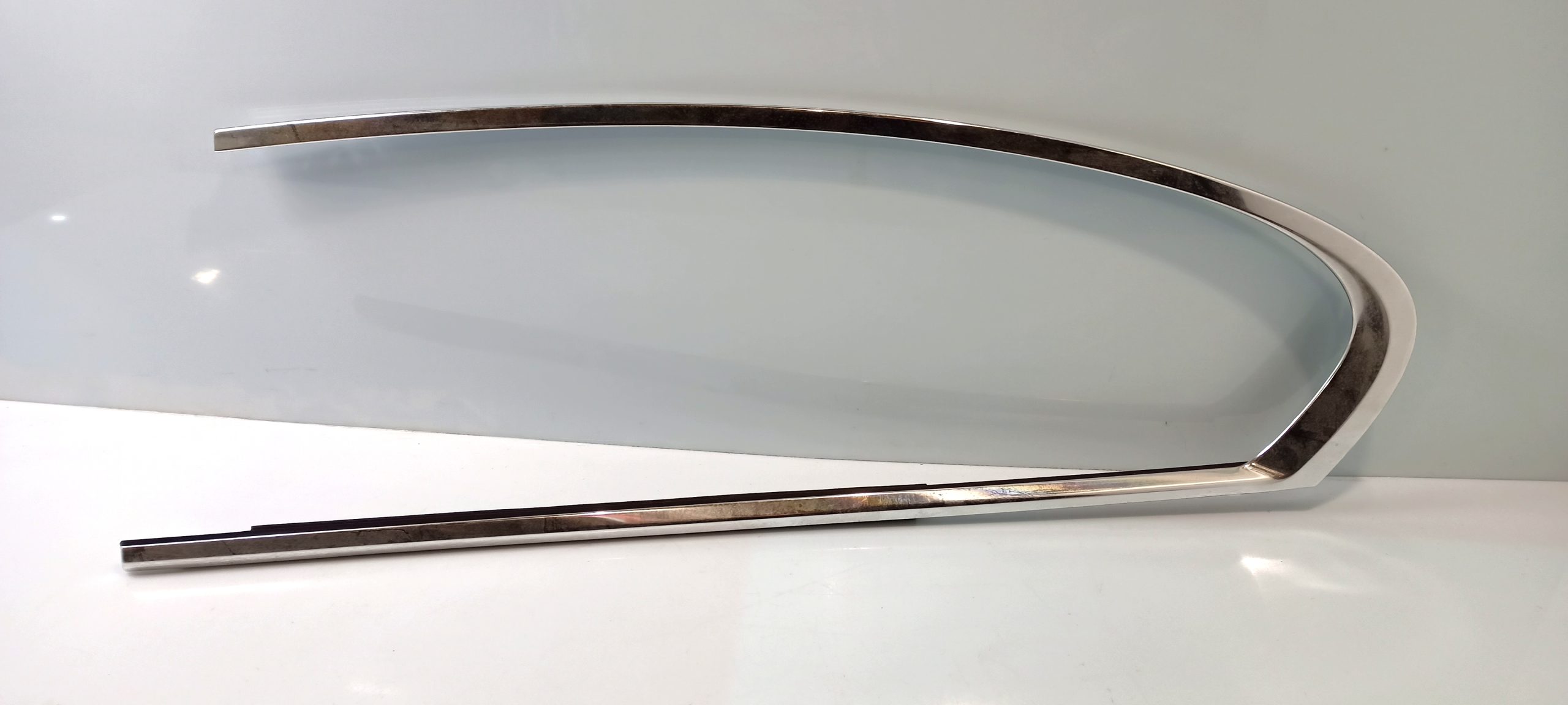 BMW 7 (G11 / G12) Rear door trim (molding) BMW 7 SERIES Rear door trim (molding) OEM 51357...