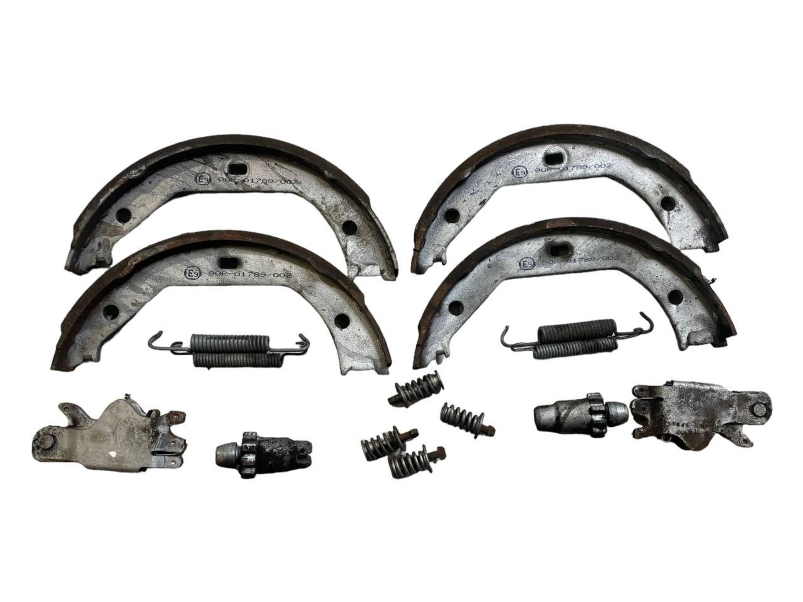 BMW 3 (E90 / E91 / E92 / E93) Handbrake/parking brake pads BMW 3 SERIES Handbrake/parking brake pads OEM 1...