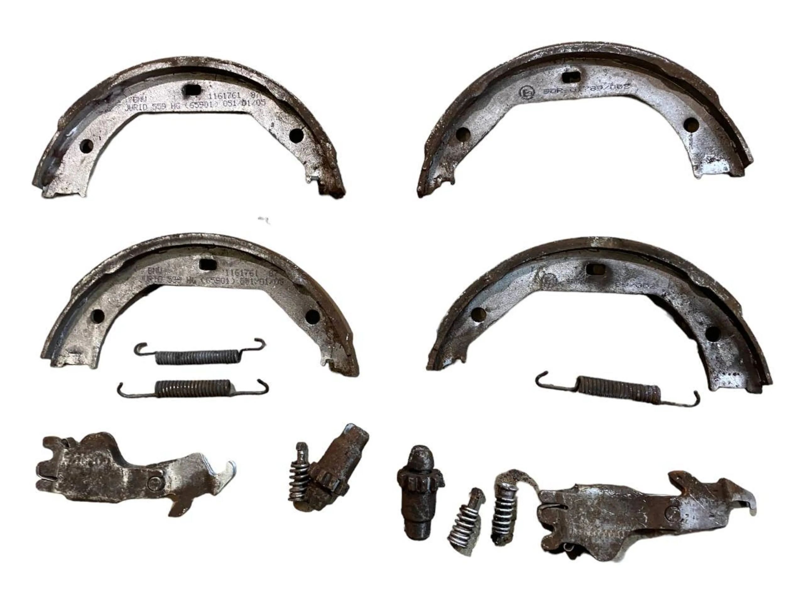 BMW 3 (E90 / E91 / E92 / E93) Handbrake/parking brake pads BMW 3 SERIES Handbrake/parking brake pads OEM 1...