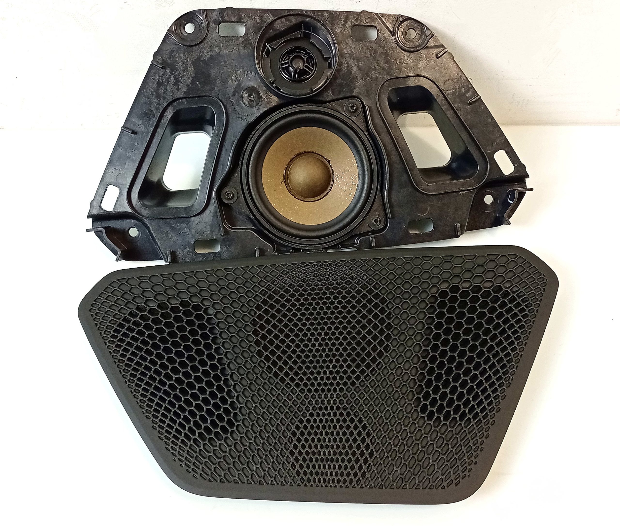BMW 3 (G20 / G21) Panel speaker BMW 3 SERIES Panel speaker OEM 51456999659

Par...