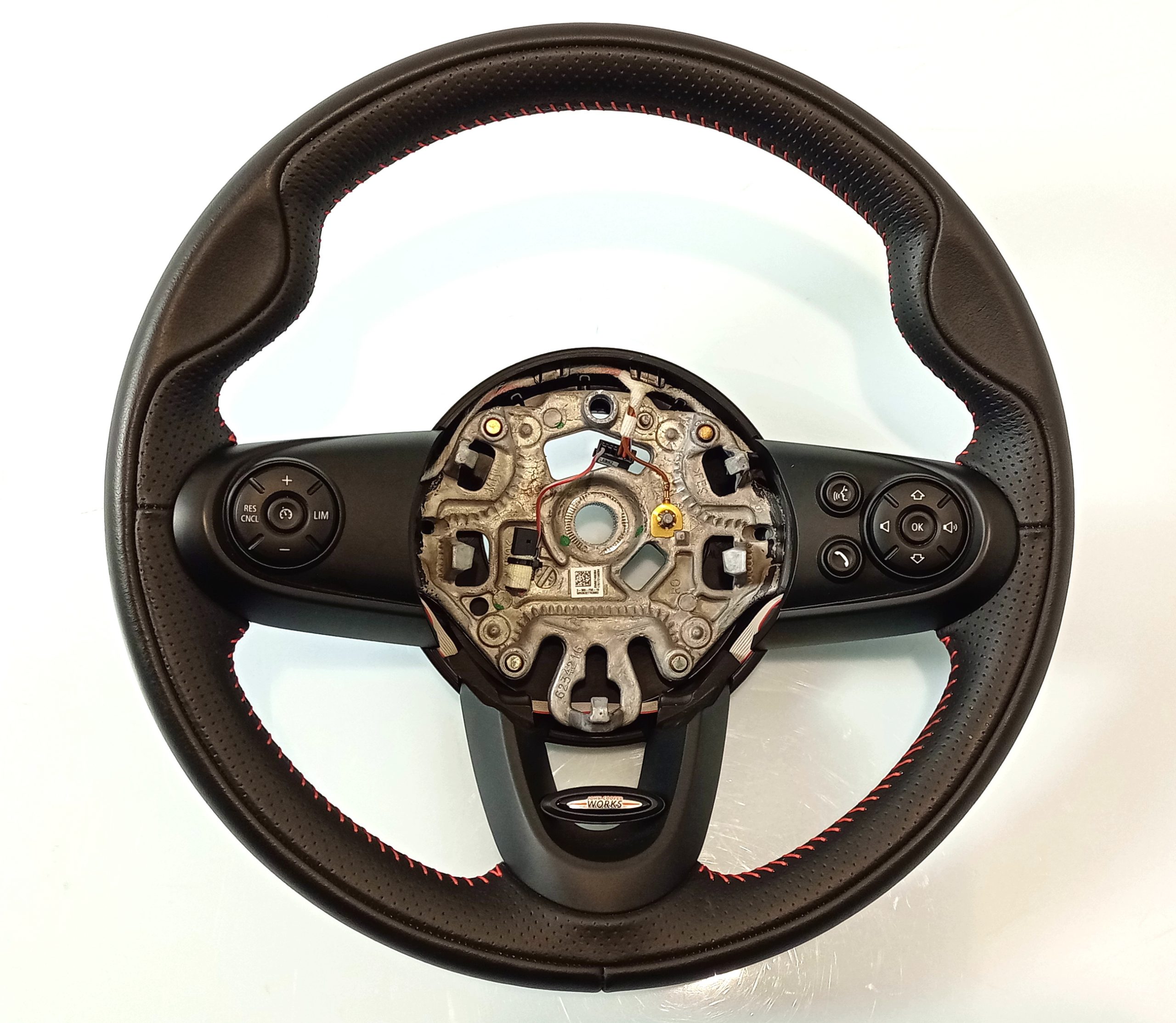 BMW 5 / i5 (G60 / G61) steering wheel BMW MINI Clubman F54, MINI Countryman F60, MINI...