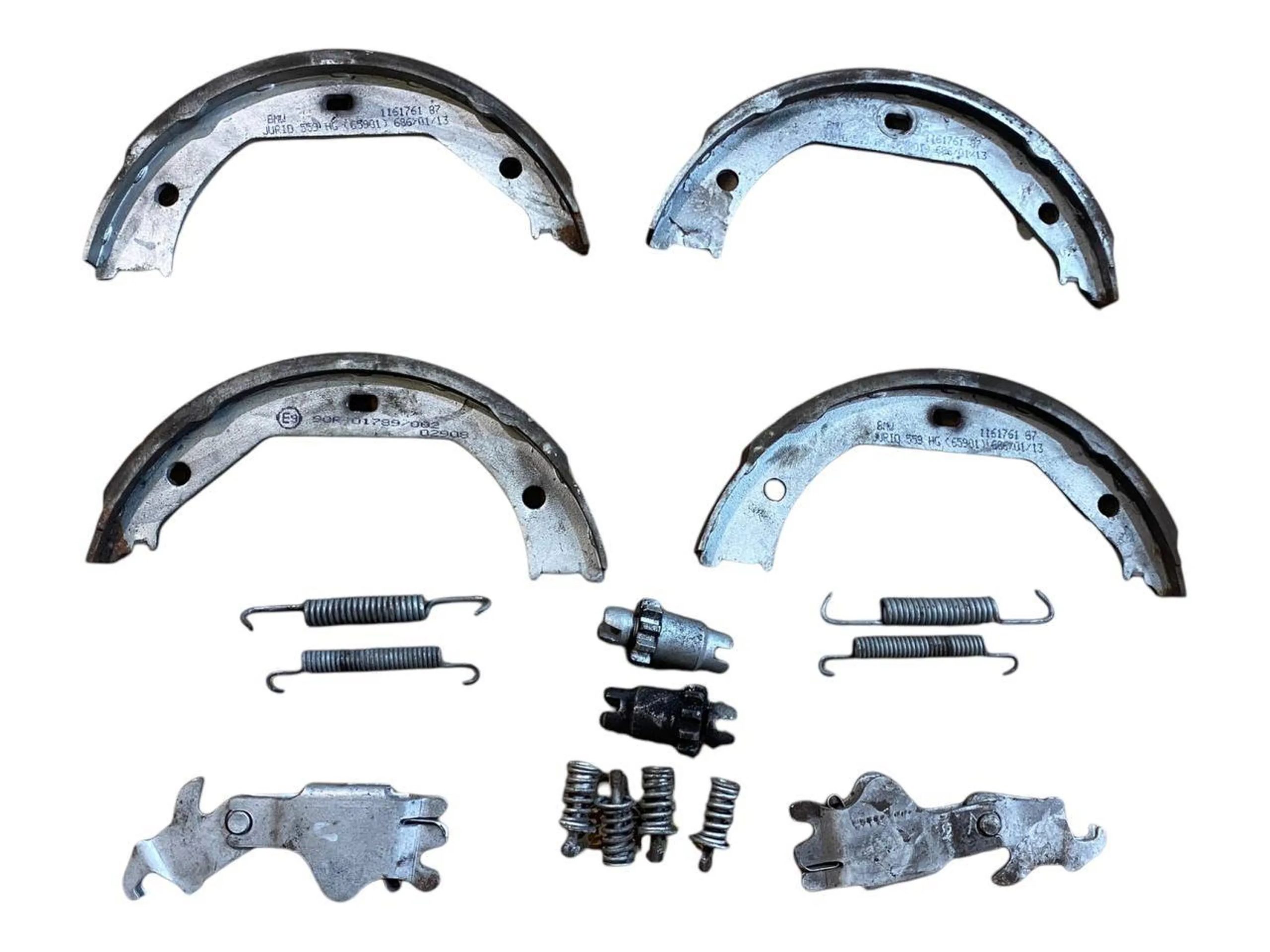 BMW 3 (E90 / E91 / E92 / E93) Handbrake/parking brake pads BMW 3 SERIES Handbrake/parking brake pads OEM 1...