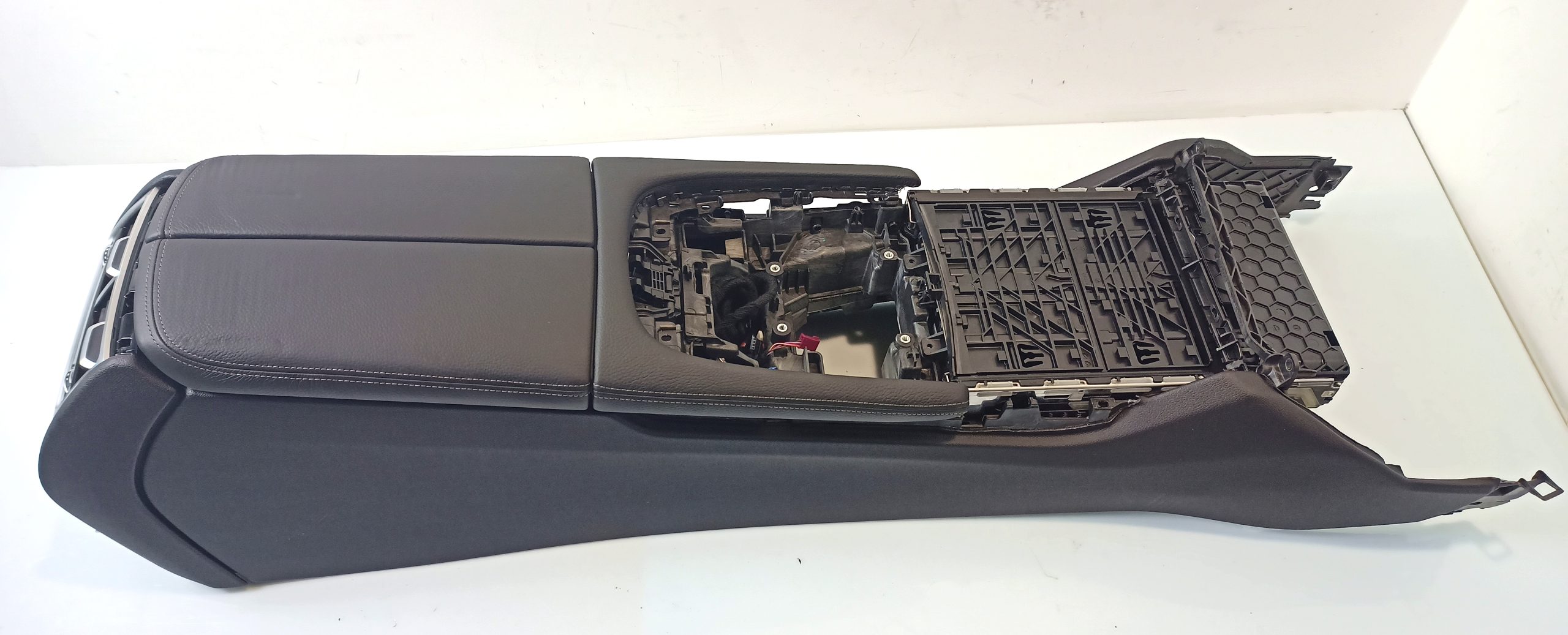 BMW 7 (G11 / G12) center console BMW 7 SERIES center Console OEM 51169345347

Pa...