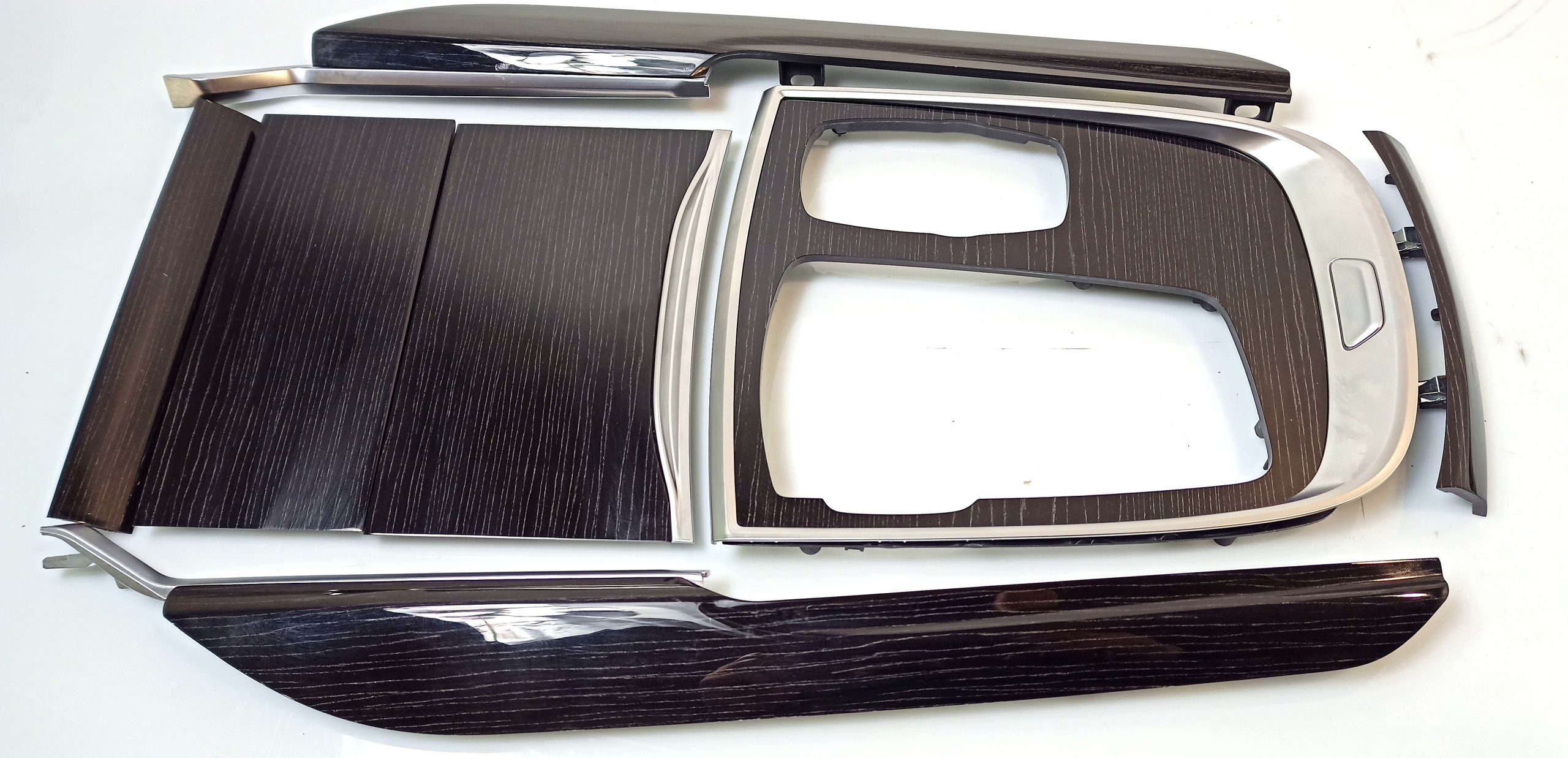 BMW 7 (G11 / G12) Center console decorative trim BMW 7 SERIES Center console decorative trim OEM...