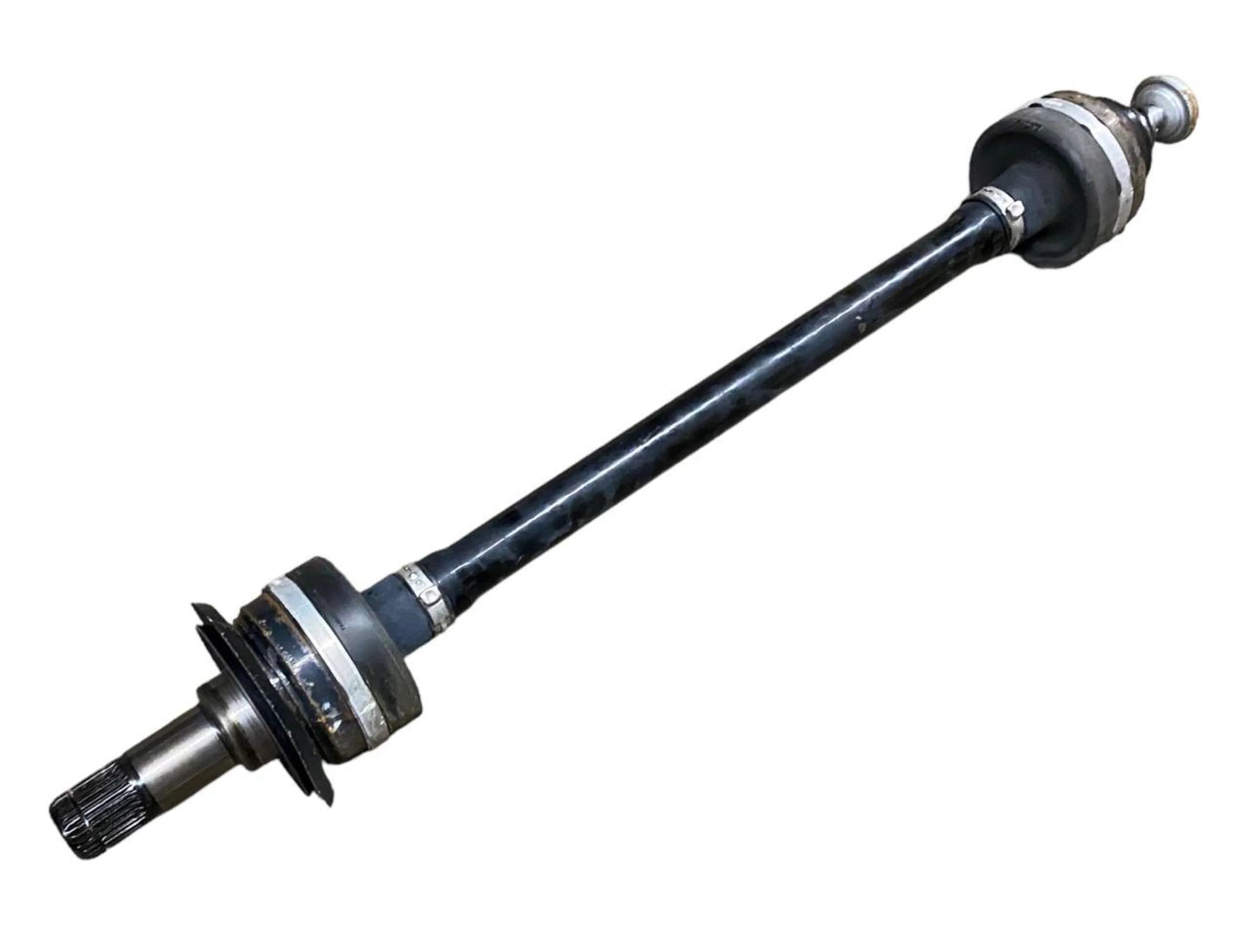 BMW 7 (G11 / G12) Rear driveshaft BMW 7 SERIES Rear driveshaft OEM 33208639471

P...
