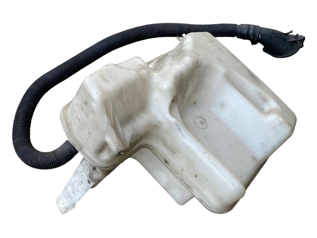 BMW 5 (E60 / E61) Windshield washer fluid reservoir/tank BMW 5 SERIES Windshield washer fluid reservoir/...
