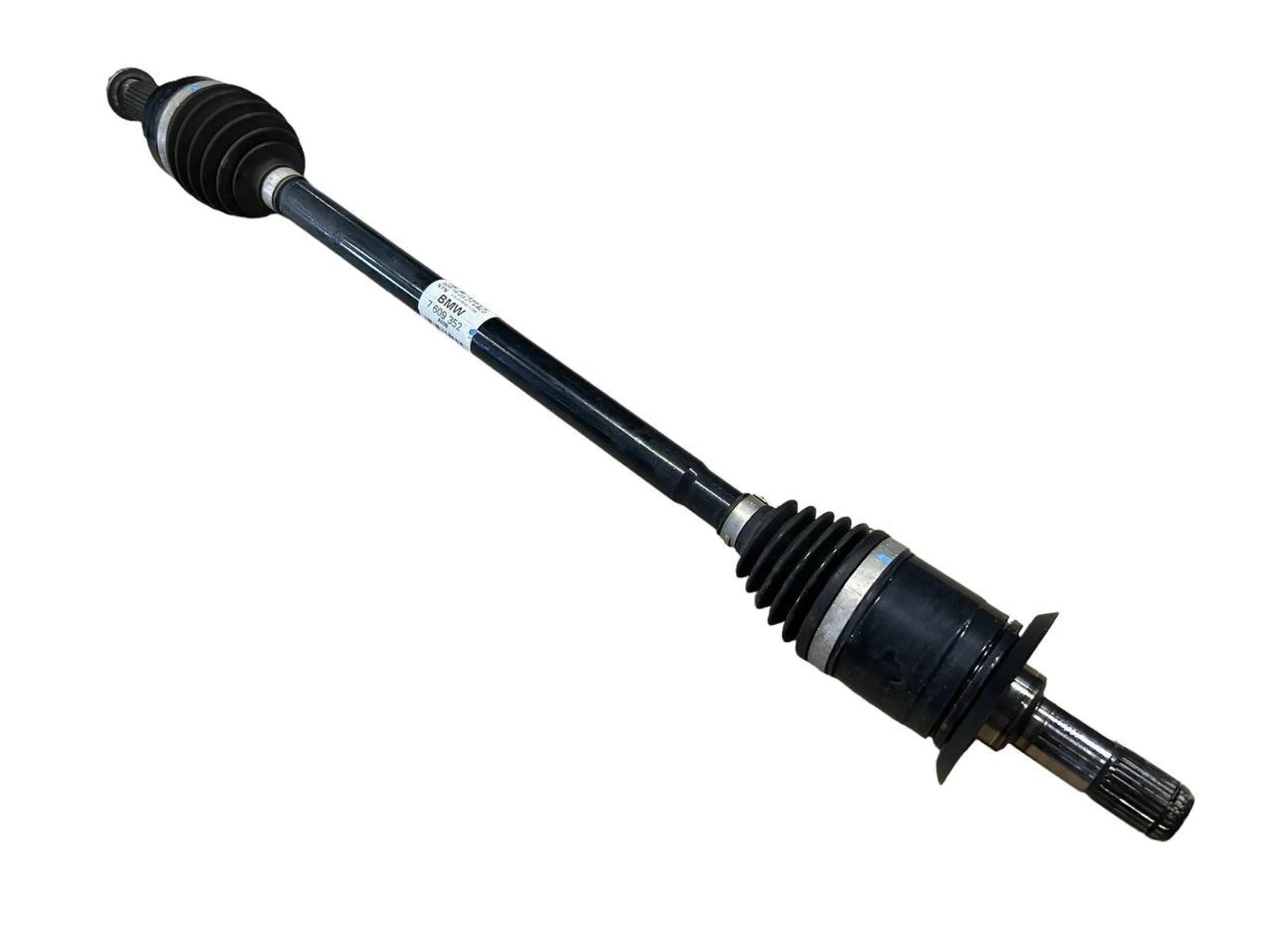BMW 3 (F30 / F31) Rear driveshaft BMW 3 SERIES Rear driveshaft OEM 33207609352

P...