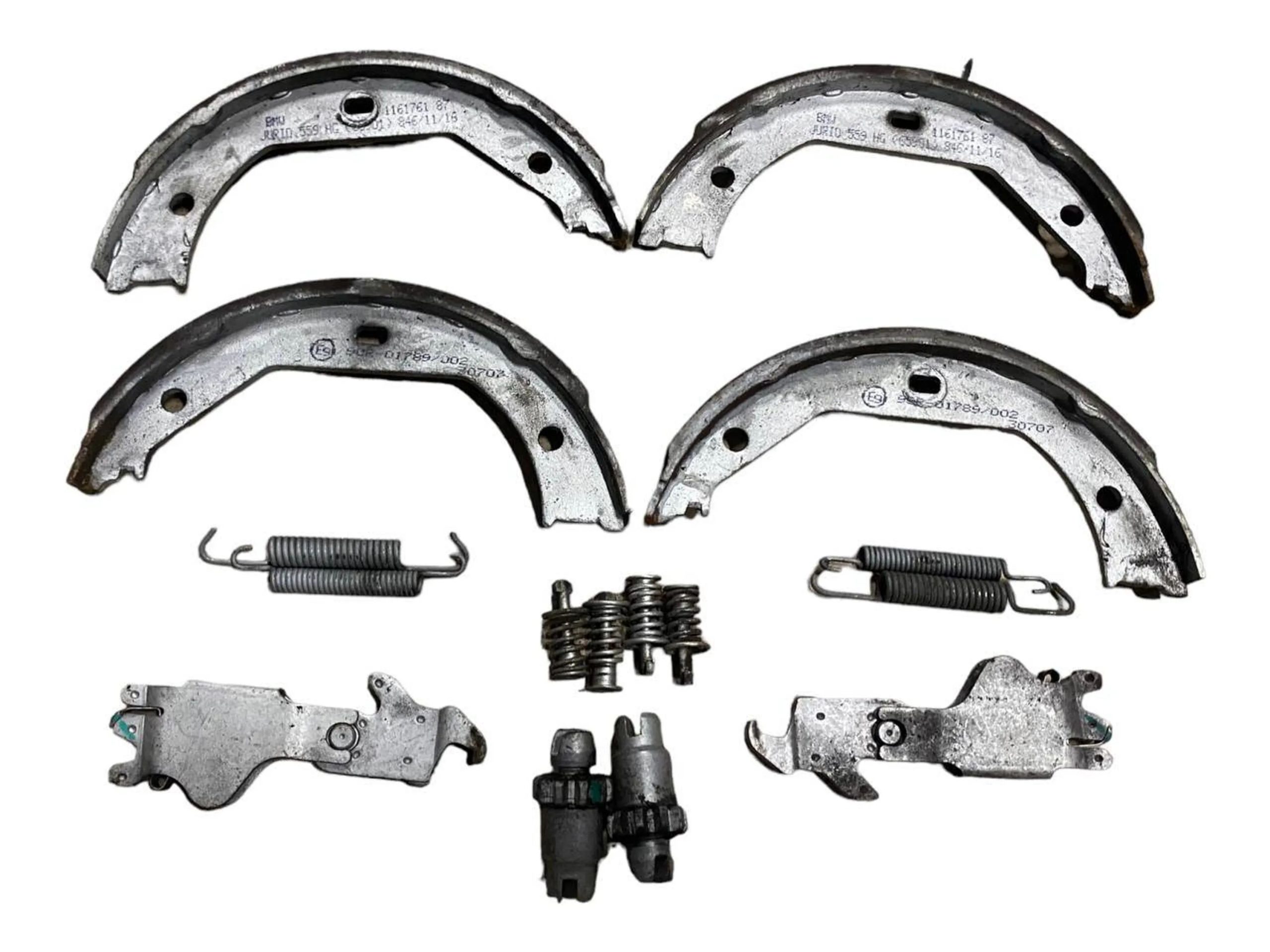 BMW 3 (E90 / E91 / E92 / E93) Handbrake/parking brake pads BMW 3 SERIES Handbrake/parking brake pads OEM 1...