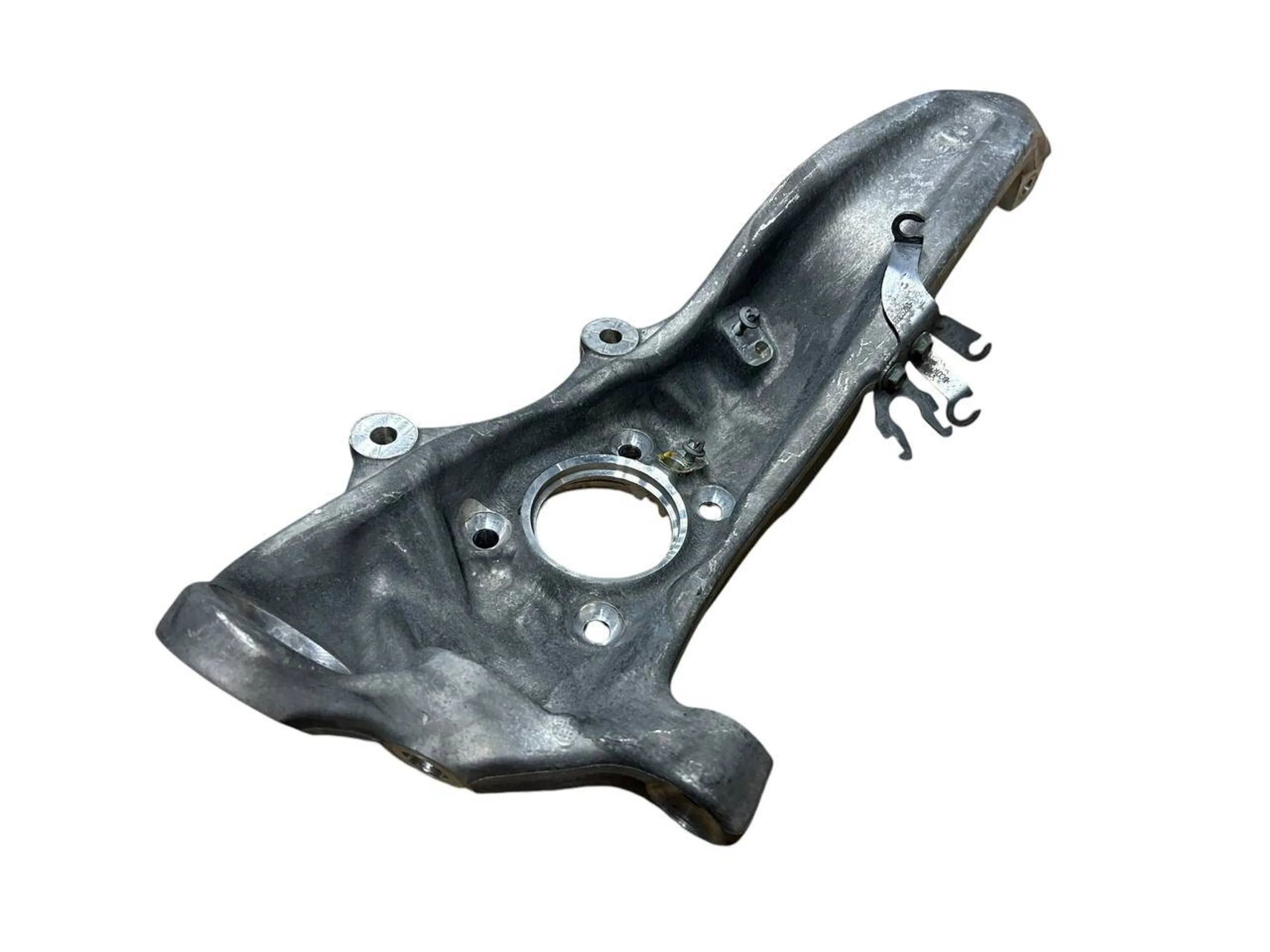BMW 7 (G11 / G12) Front wheel hub spindle knuckle BMW 7 SERIES Front wheel hub spindle knuckle OE...