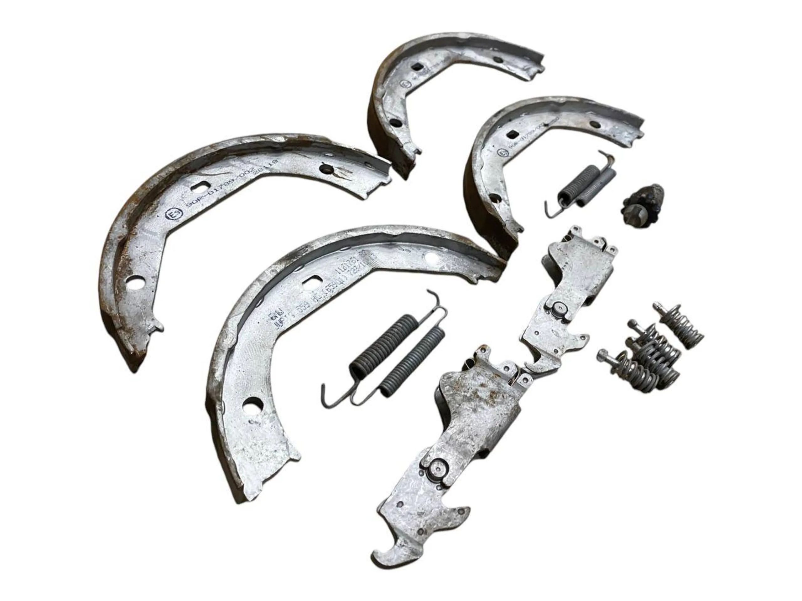 BMW 3 (E90 / E91 / E92 / E93) Handbrake/parking brake pads BMW 3 SERIES Handbrake/parking brake pads OEM 1...