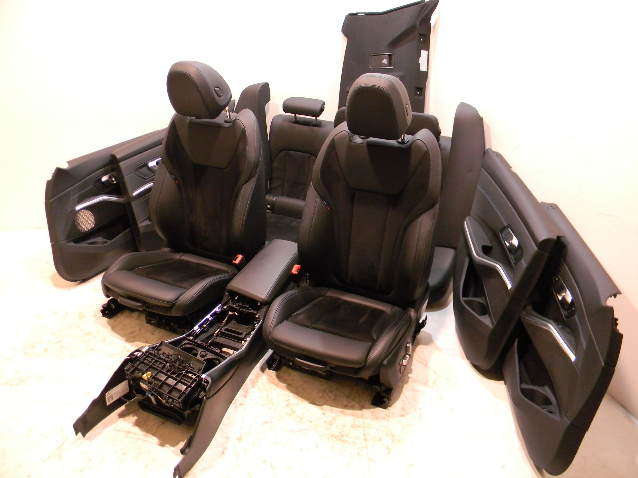 BMW 3 (G20 / G21) Seat Set BMW 3 SERIES Seat Set OEM AJ52406

Part codes: ...