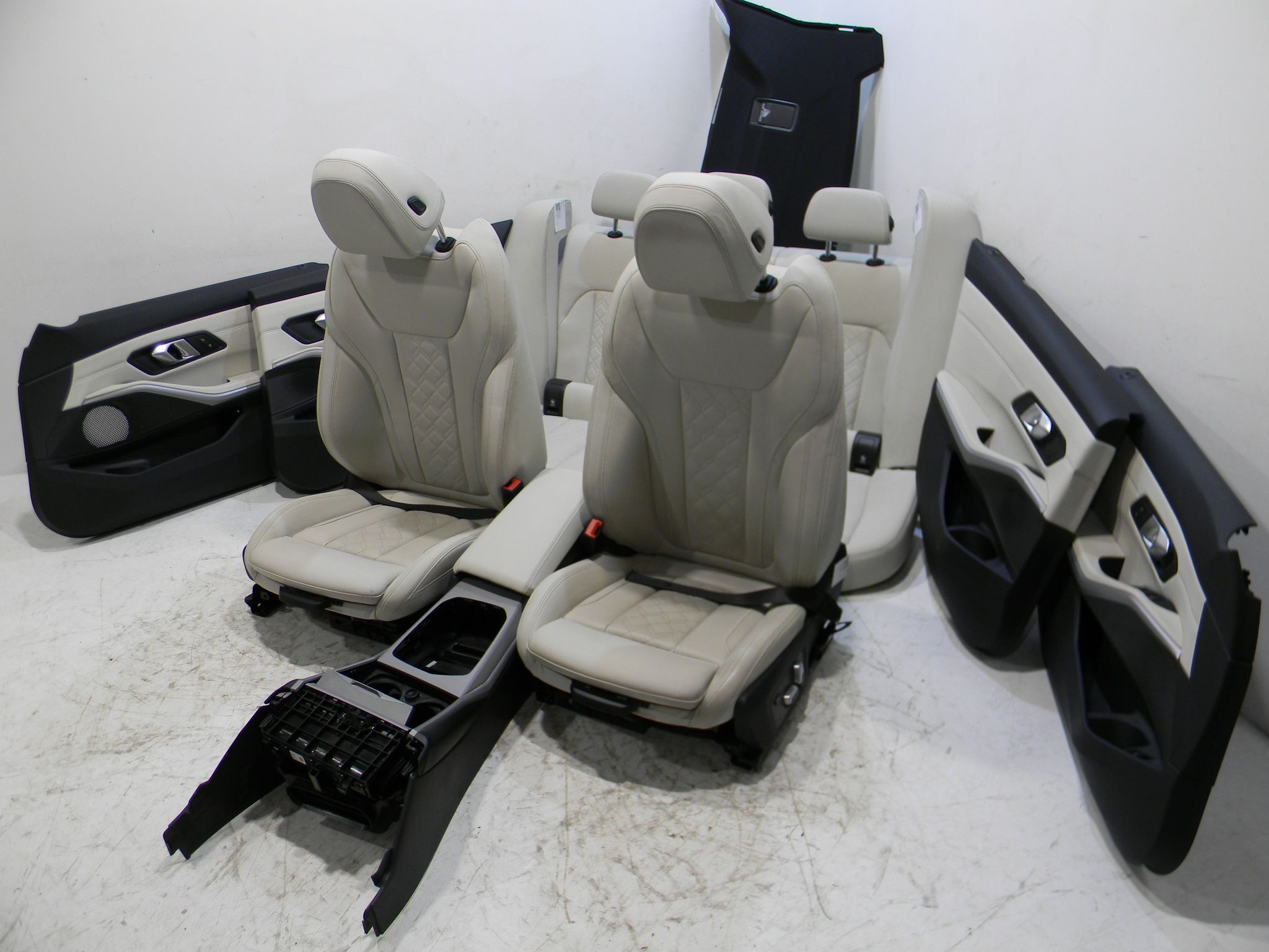 BMW 3 (G20 / G21) Seat Set BMW 3 SERIES Seat Set OEM FL90551

Part codes: ...