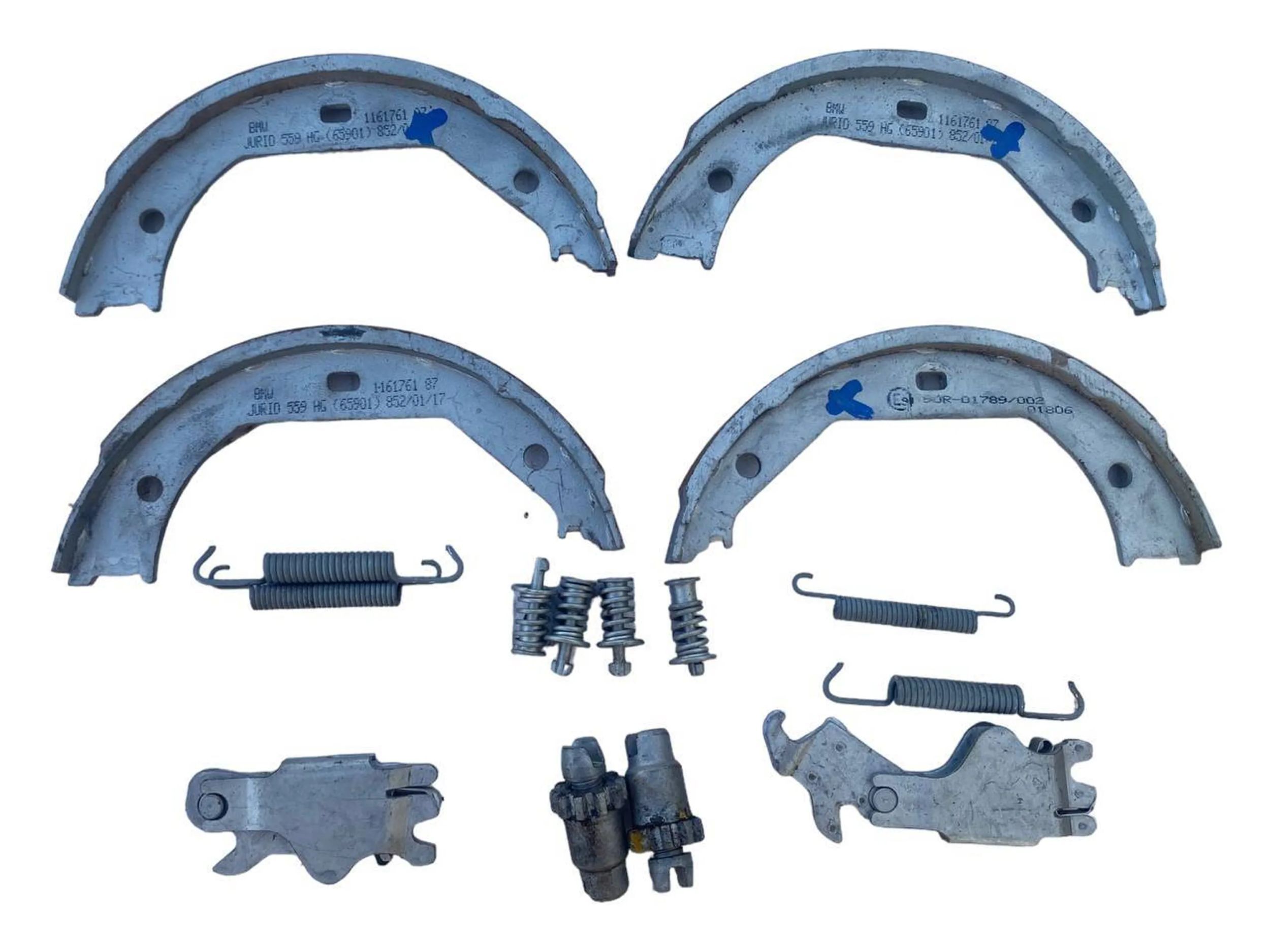 BMW 3 (E90 / E91 / E92 / E93) Handbrake/parking brake pads BMW 3 SERIES Handbrake/parking brake pads OEM 1...
