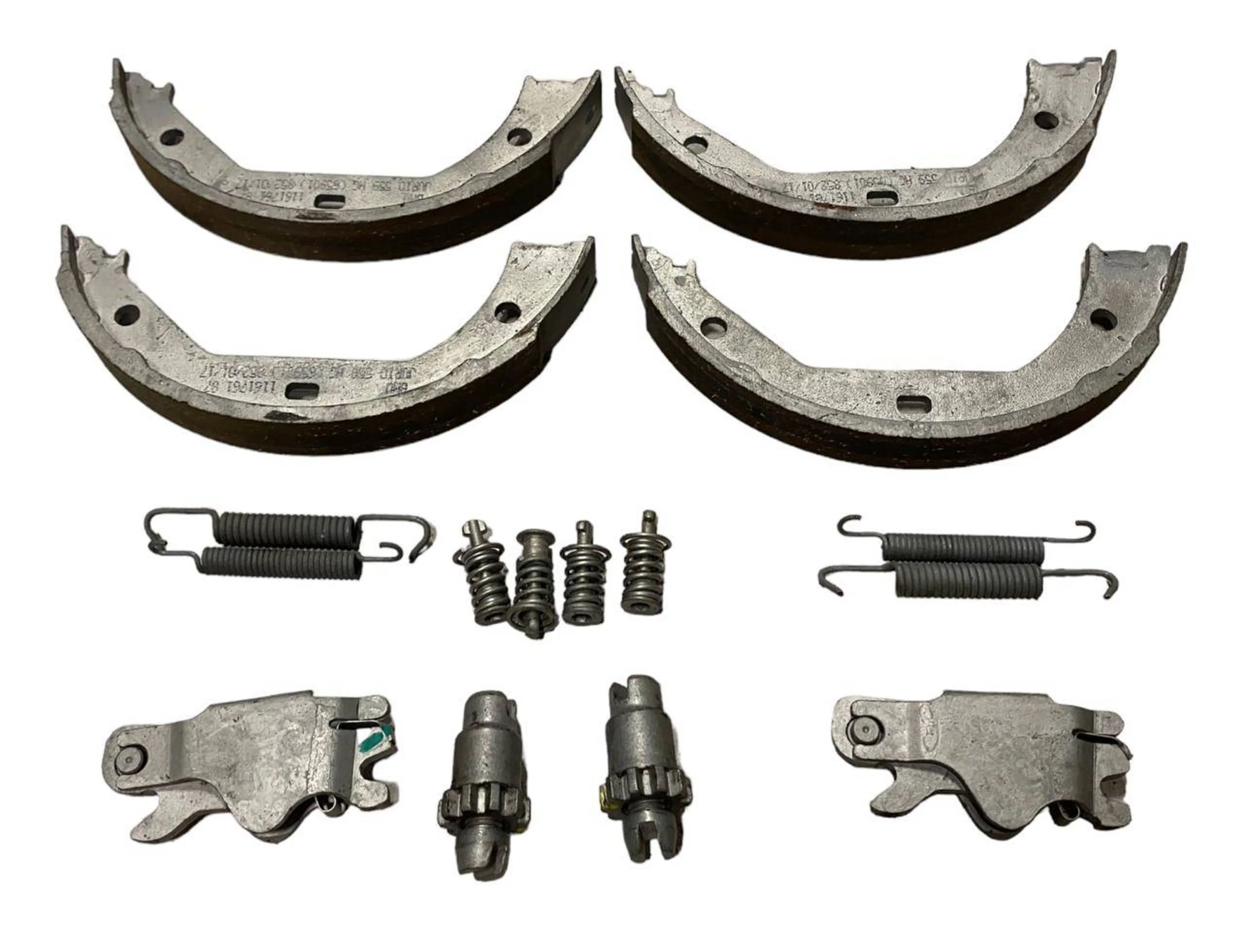 BMW 3 (E90 / E91 / E92 / E93) Handbrake/parking brake pads BMW 3 SERIES Handbrake/parking brake pads OEM 1...