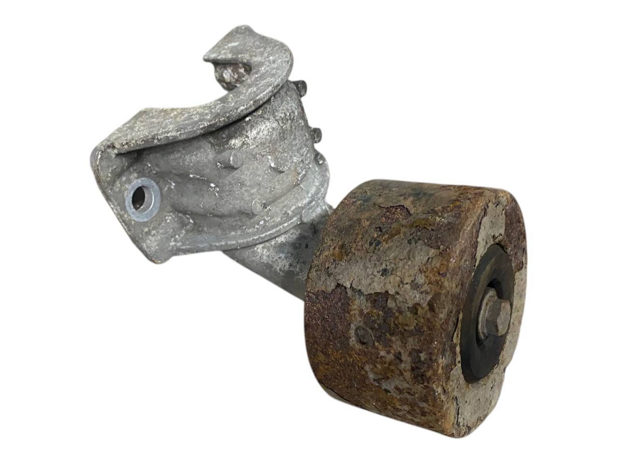 BMW 5 (F10 / F11) Sway bar bush bracket, rear BMW 5 SERIES Sway bar bush bracket, rear OEM 33...