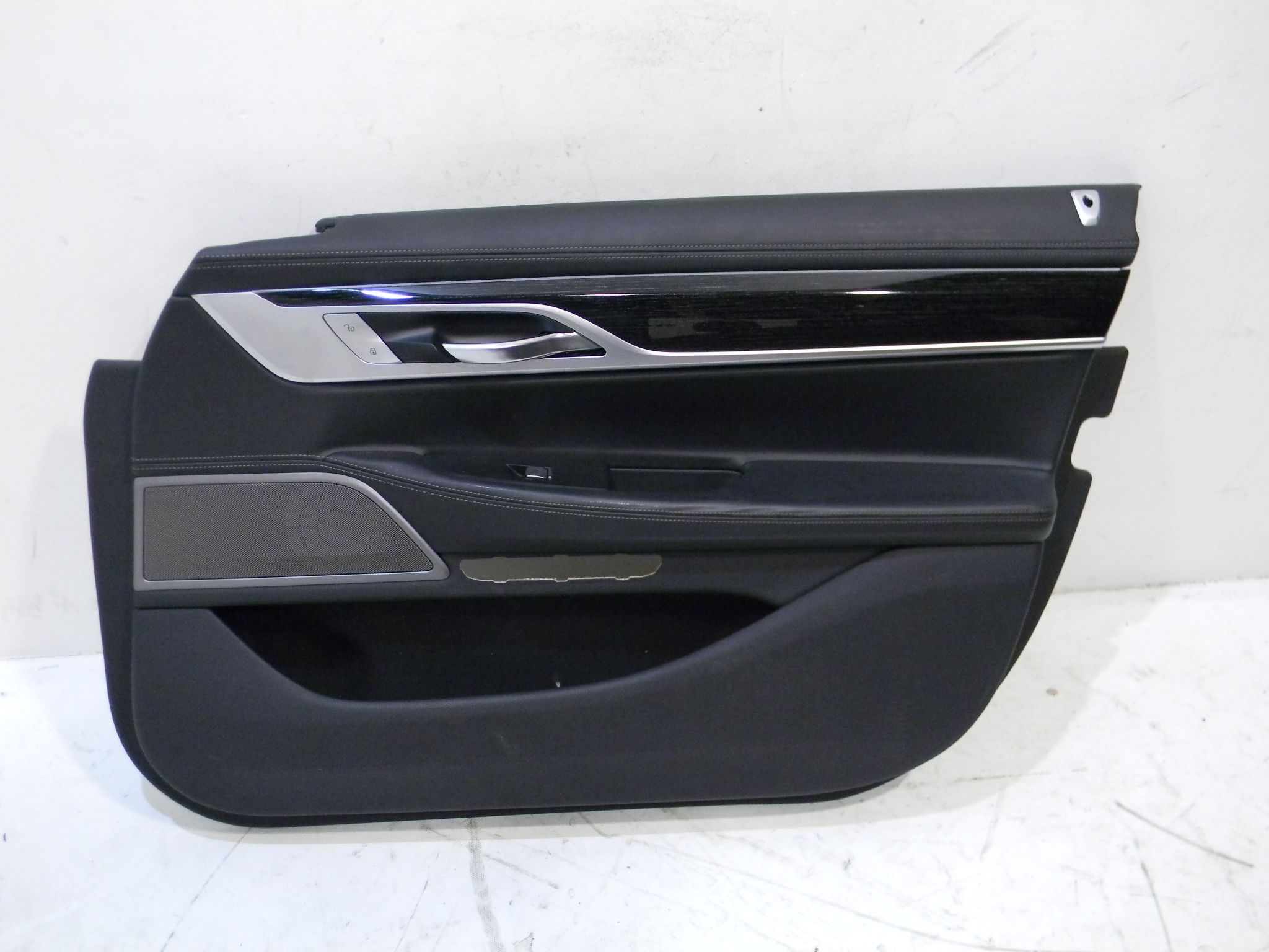 BMW 7 (G11 / G12) Front door card panel trim BMW 7 SERIES Front door card panel trim OEM 514...