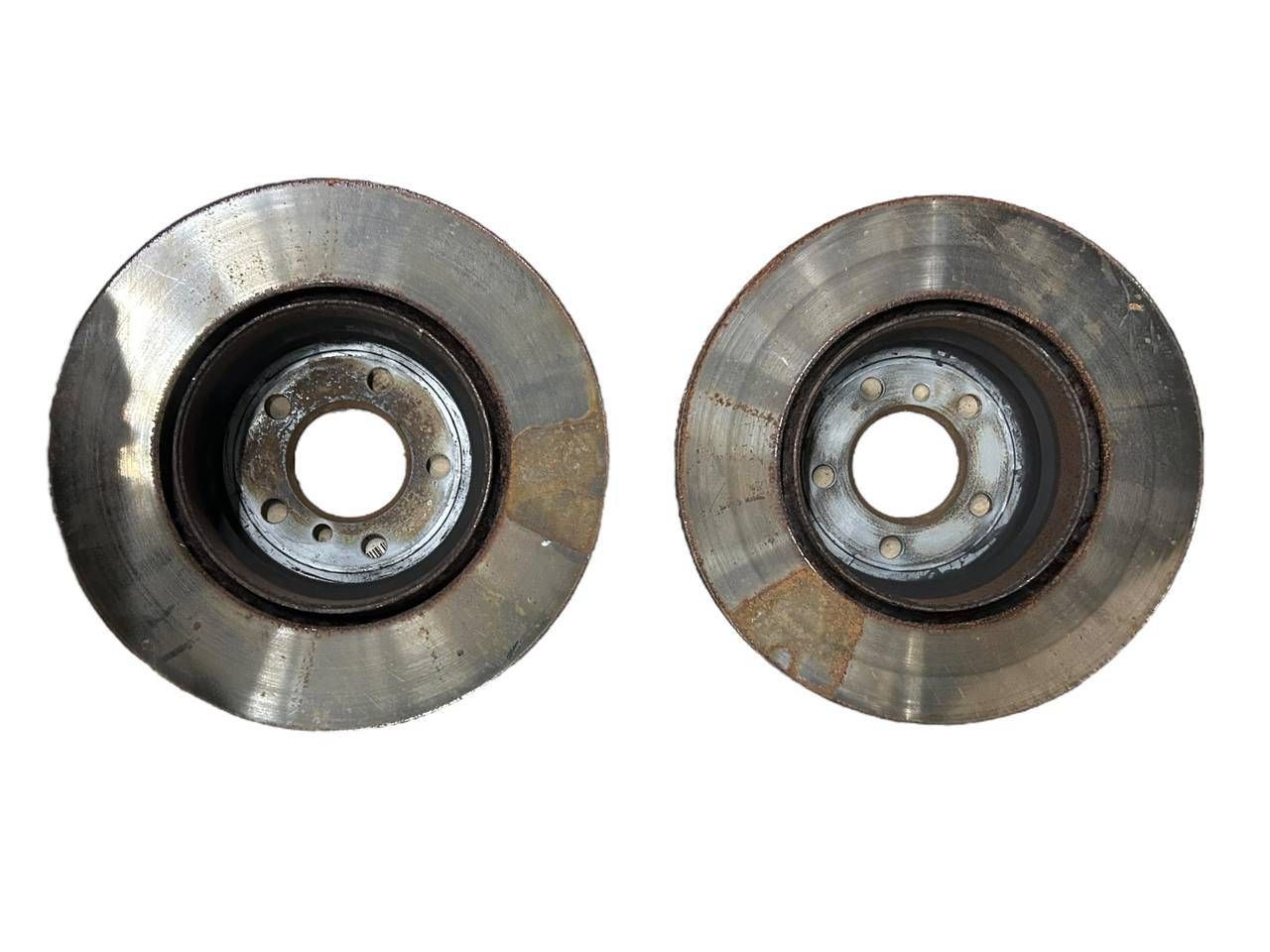 BMW 6 (F06 / F12 / F13) Front brake disc BMW 6 SERIES Front brake disc OEM 34116884301

...