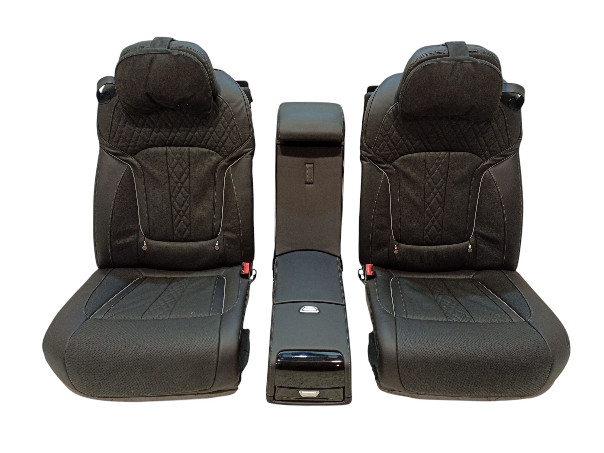 BMW 7 (G11 / G12) Takapenkki BMW 7 SERIES Rear Seat OEM G806646

Part codes:...