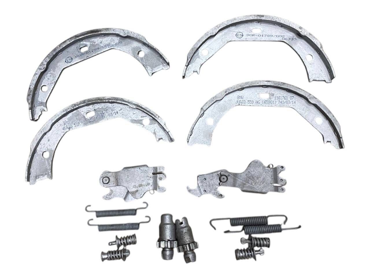 BMW 3 (E90 / E91 / E92 / E93) Handbrake/parking brake pads BMW 3 SERIES Handbrake/parking brake pads OEM 1...