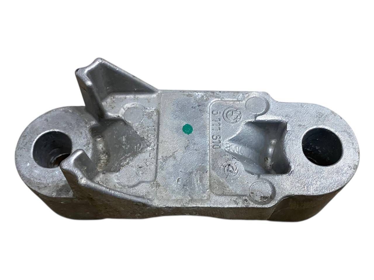 BMW 6 (F06 / F12 / F13) Sway bar bush bracket, front BMW 6 SERIES Sway bar bush bracket, front OEM 3...