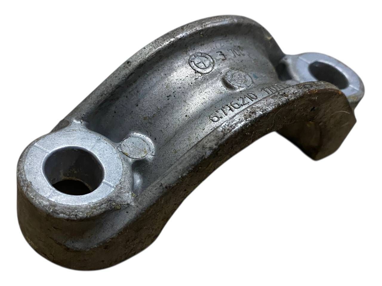 BMW 6 (F06 / F12 / F13) Sway bar bush bracket, front BMW 6 SERIES Sway bar bush bracket, front OEM 3...