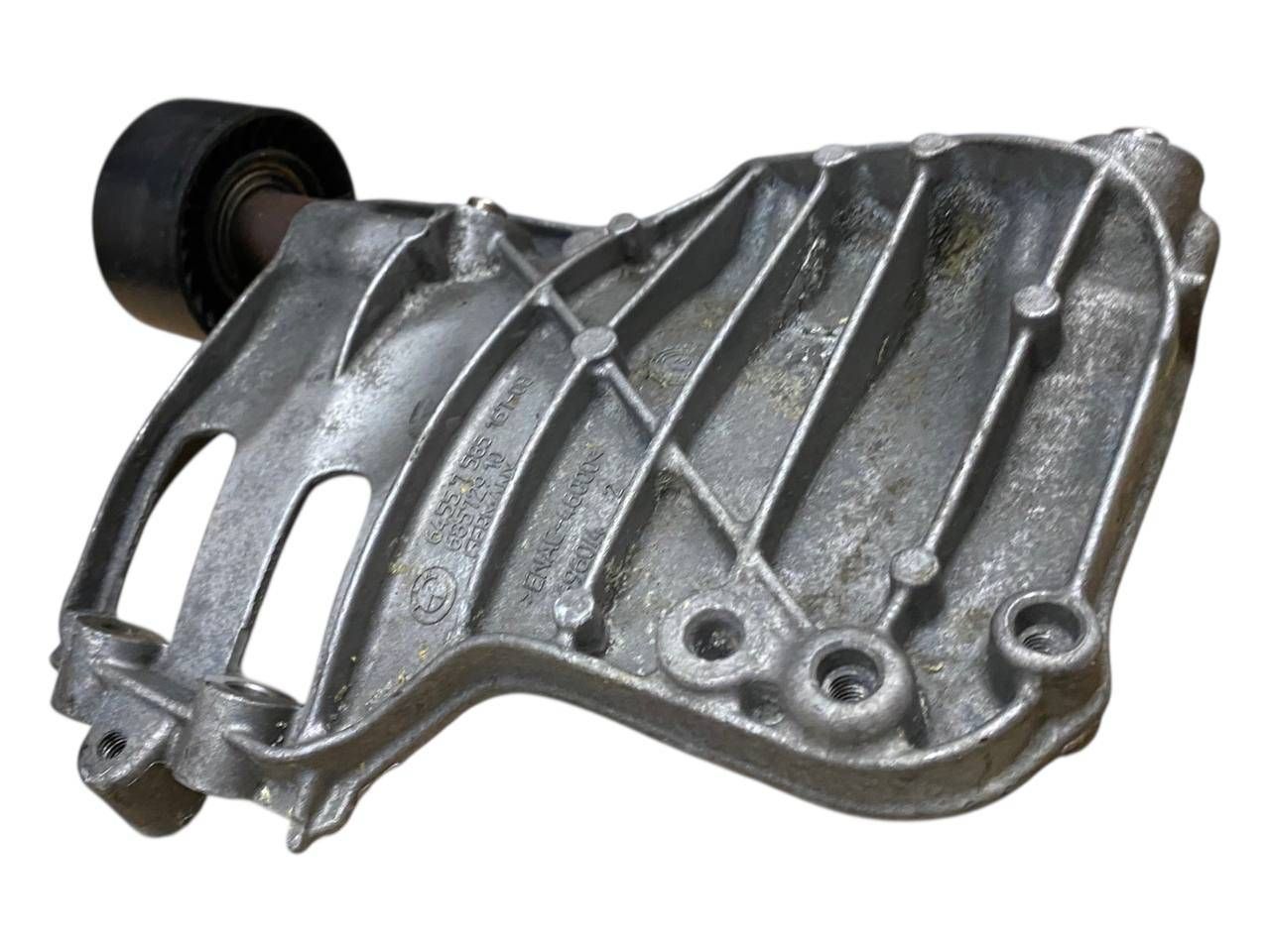 BMW 3 (F30 / F31) A/C compressor mount bracket BMW 3 SERIES A/C compressor mount bracket OEM 6...