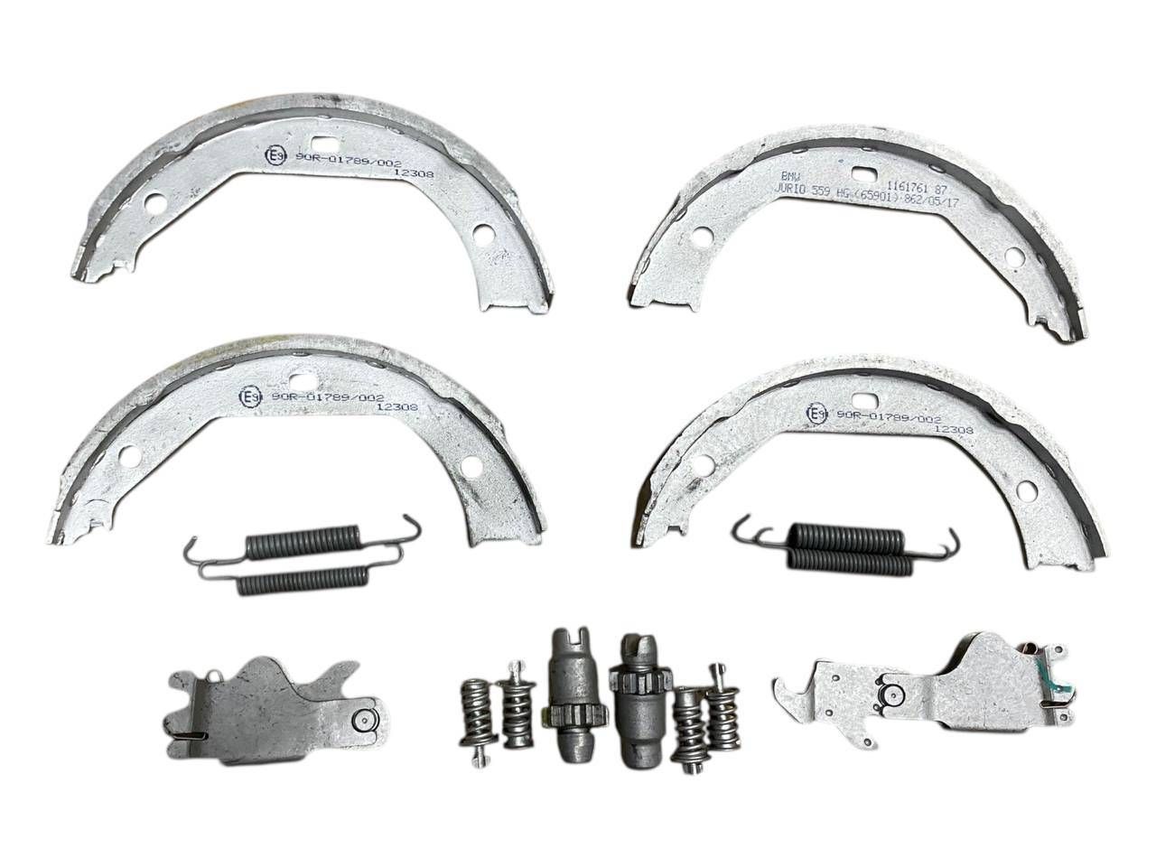 BMW 3 (E90 / E91 / E92 / E93) Handbrake/parking brake pads BMW 3 SERIES Handbrake/parking brake pads OEM 1...