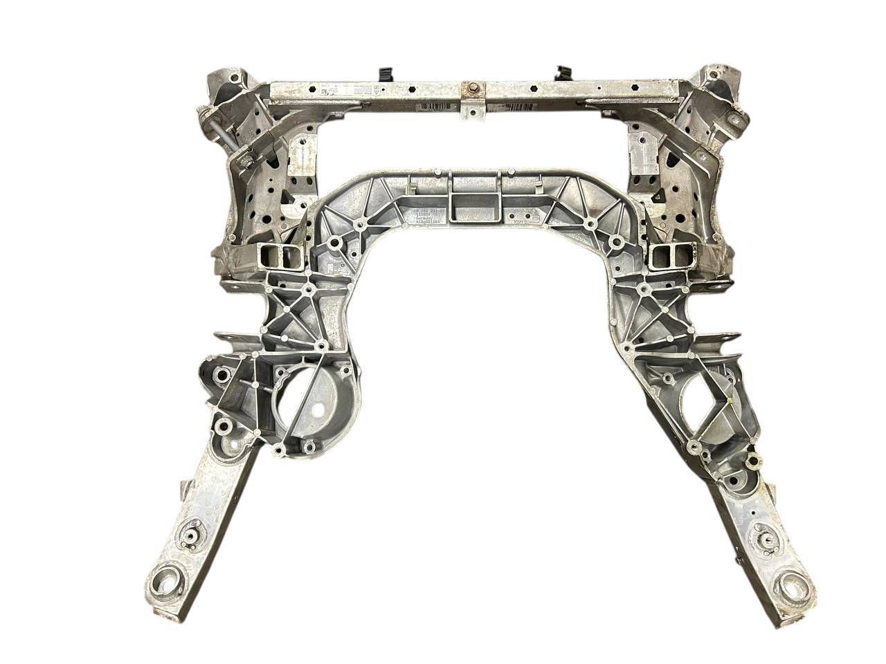 BMW 6 (F06 / F12 / F13) Front subframe BMW 6 SERIES Front subframe OEM 31116792926

Pa...