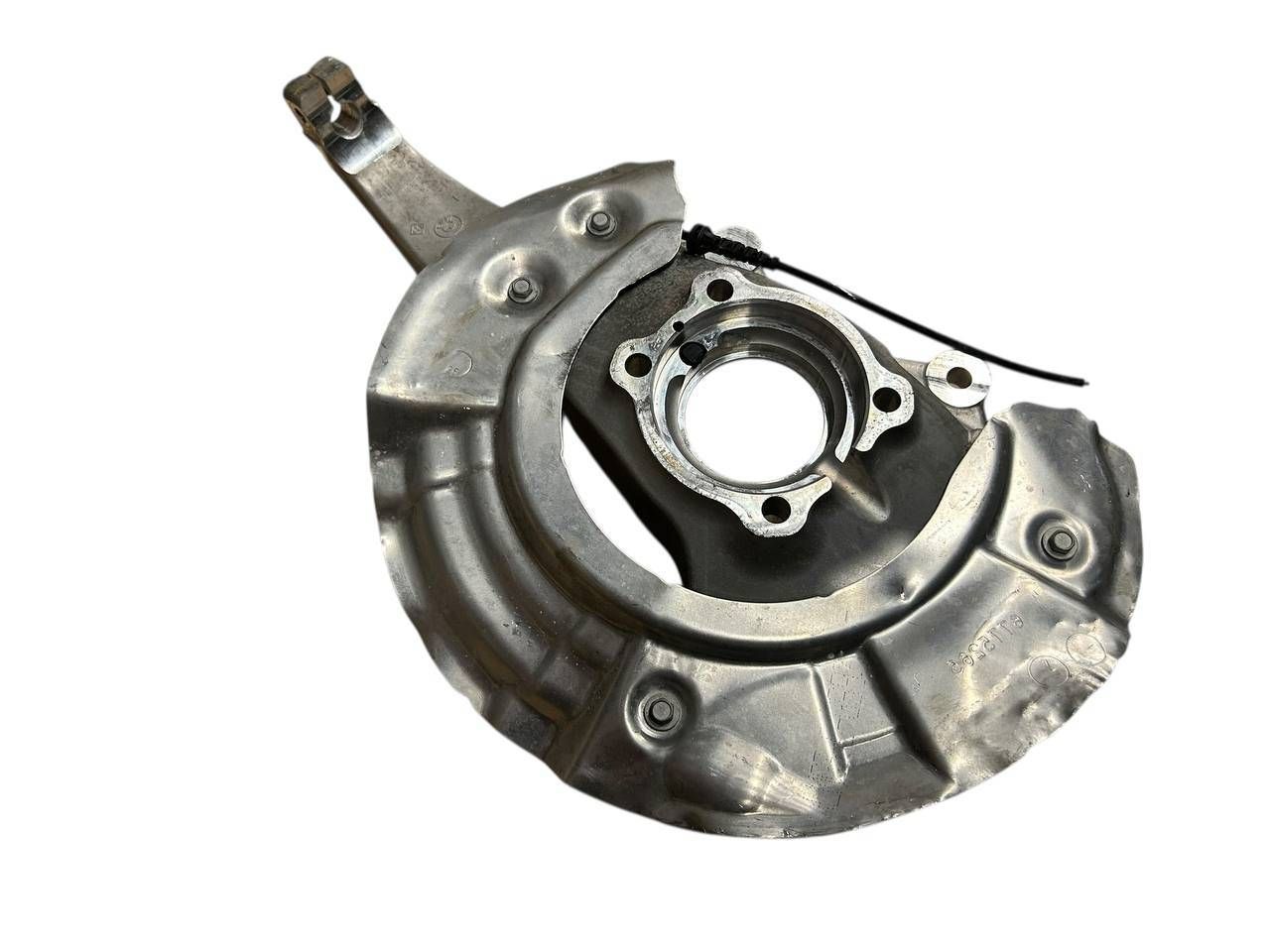 BMW 7 (G11 / G12) Front wheel hub spindle knuckle BMW 7 SERIES Front wheel hub spindle knuckle OE...