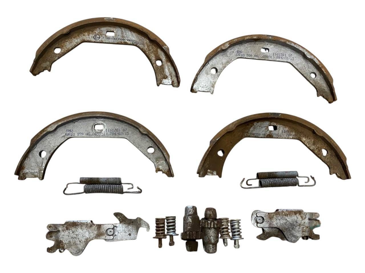 BMW 3 (E90 / E91 / E92 / E93) Handbrake/parking brake pads BMW 3 SERIES Handbrake/parking brake pads OEM 1...