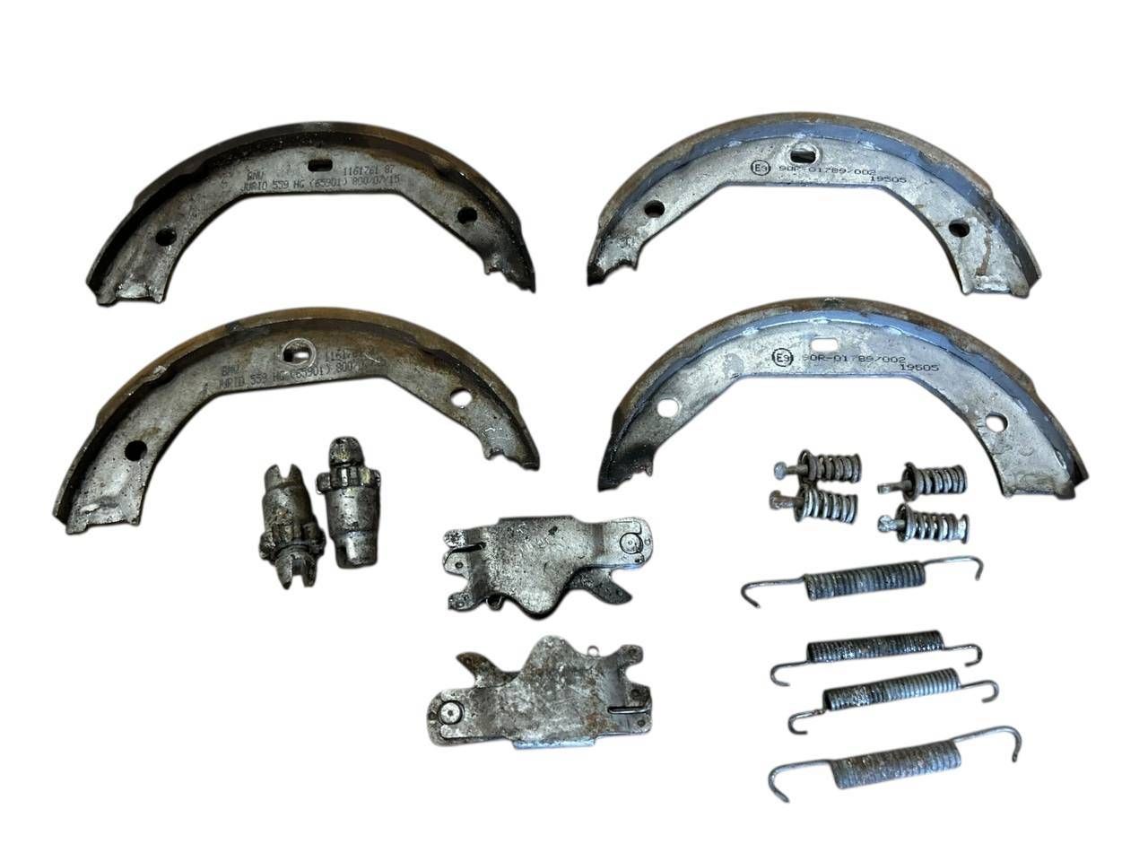 BMW 3 (E90 / E91 / E92 / E93) Handbrake/parking brake pads BMW 3 SERIES Handbrake/parking brake pads OEM 1...