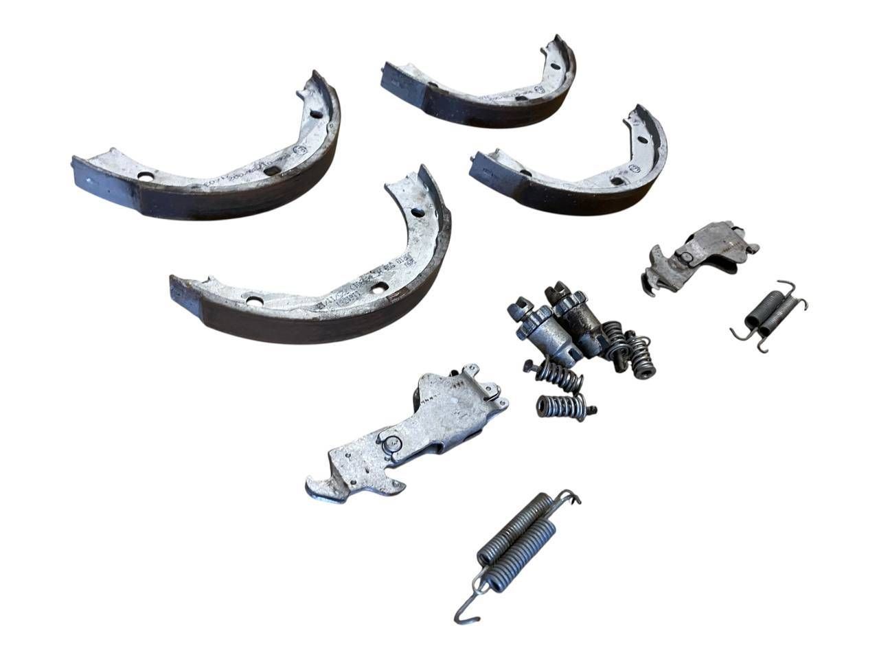 BMW 3 (E90 / E91 / E92 / E93) Handbrake/parking brake pads BMW 3 SERIES Handbrake/parking brake pads OEM 0...