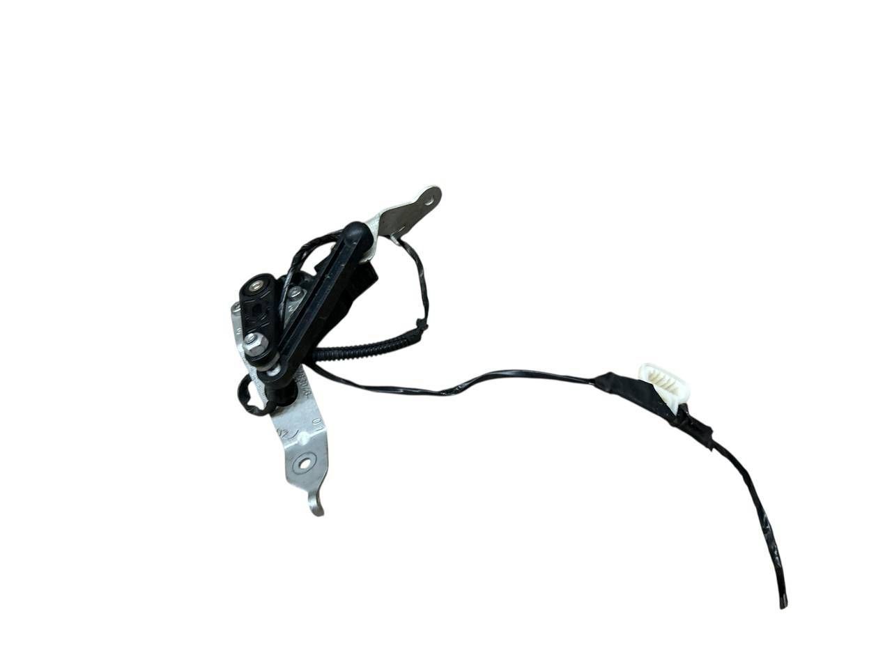 BMW 3 (F30 / F31) Rear air suspension level height sensor BMW 3 SERIES Rear air suspension level height s...