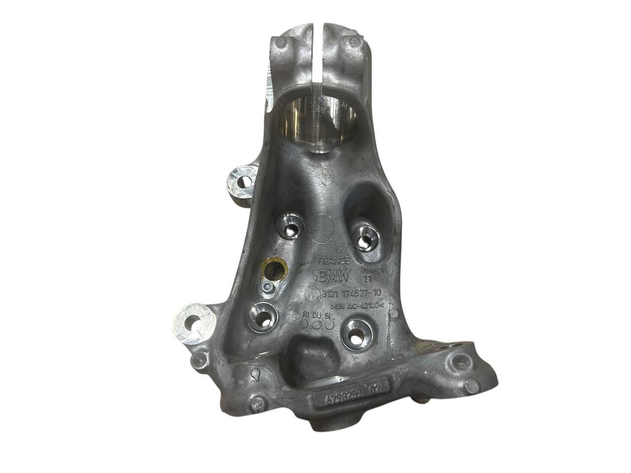 BMW 3 (F30 / F31) Front wheel hub spindle knuckle BMW 3 SERIES Front wheel hub spindle knuckle OE...