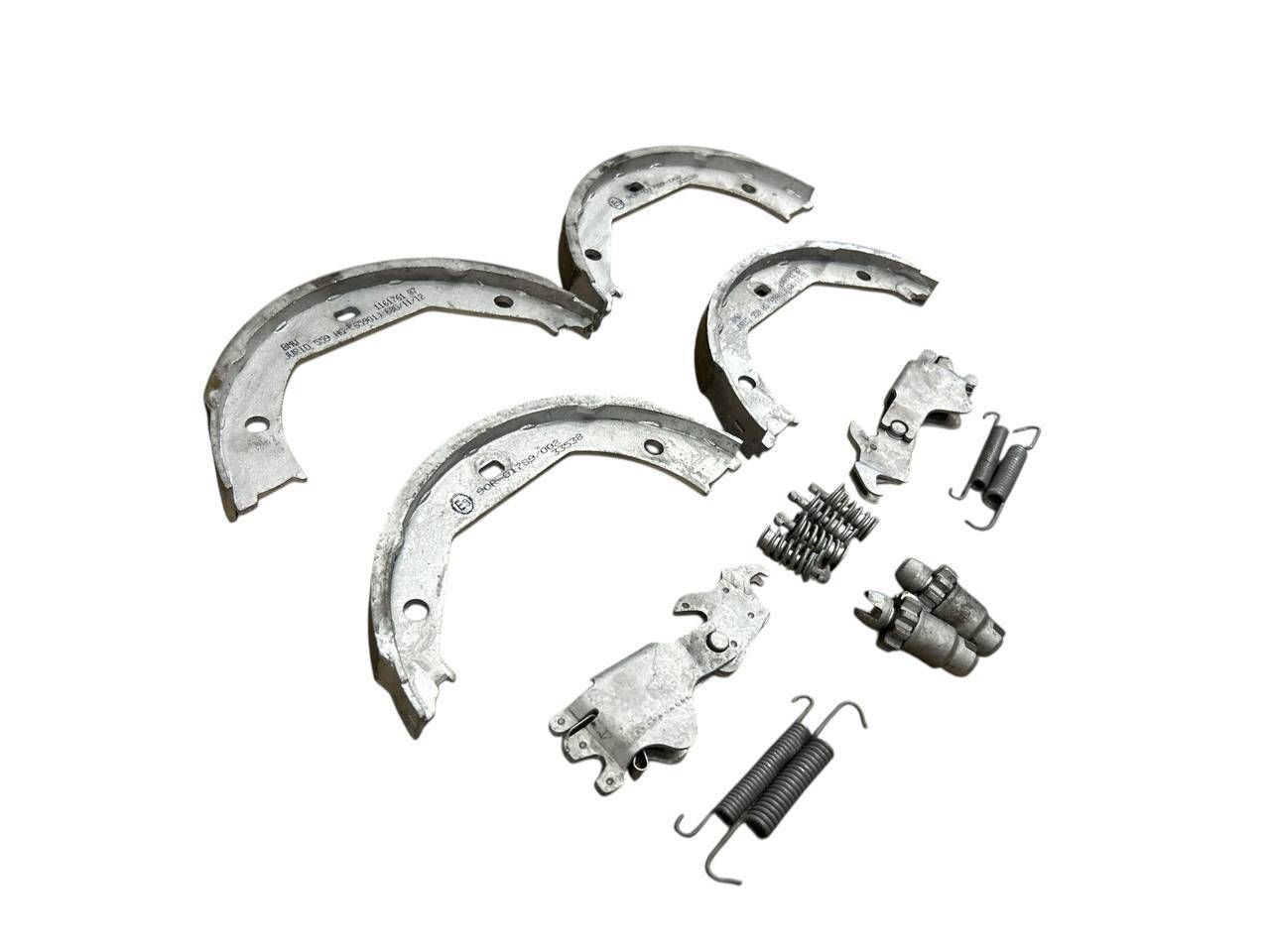 BMW 3 (E90 / E91 / E92 / E93) Handbrake/parking brake pads BMW 3 SERIES Handbrake/parking brake pads OEM 0...