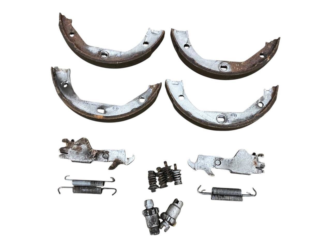 BMW 3 (E90 / E91 / E92 / E93) Handbrake/parking brake pads BMW 3 SERIES Handbrake/parking brake pads OEM 1...