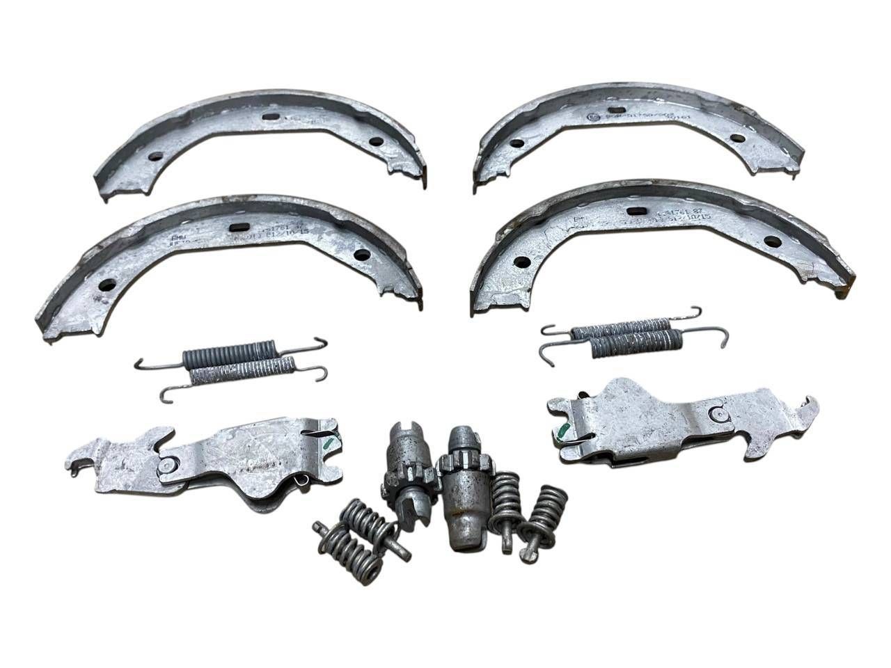 BMW 3 (E90 / E91 / E92 / E93) Handbrake/parking brake pads BMW 3 SERIES Handbrake/parking brake pads OEM 0...