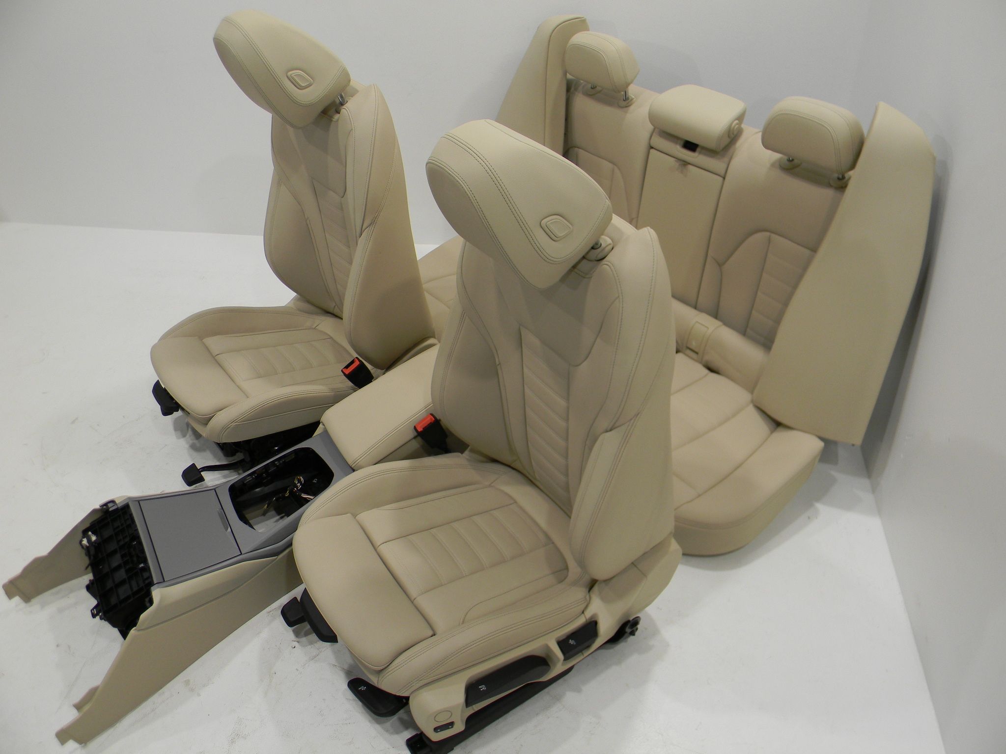 BMW 3 (G20 / G21) Seat Set BMW 3 SERIES Seat Set OEM 8A04512

Part codes: ...