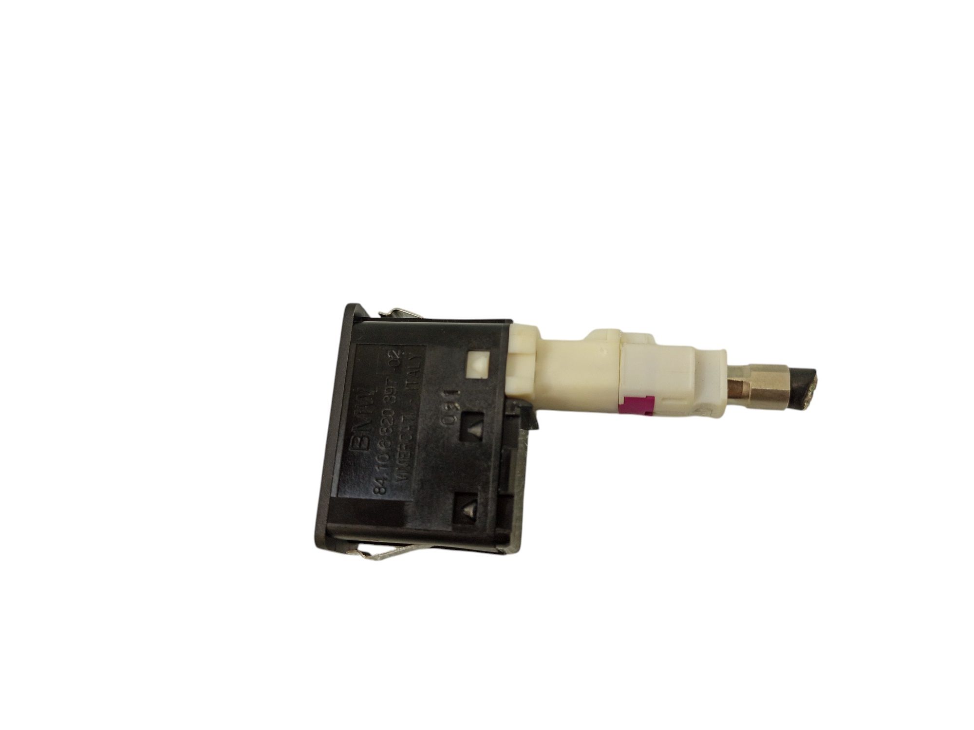 BMW 2 (F22 / F23) AUX in-socket connector BMW 2 SERIES AUX in-socket connector OEM 682039...