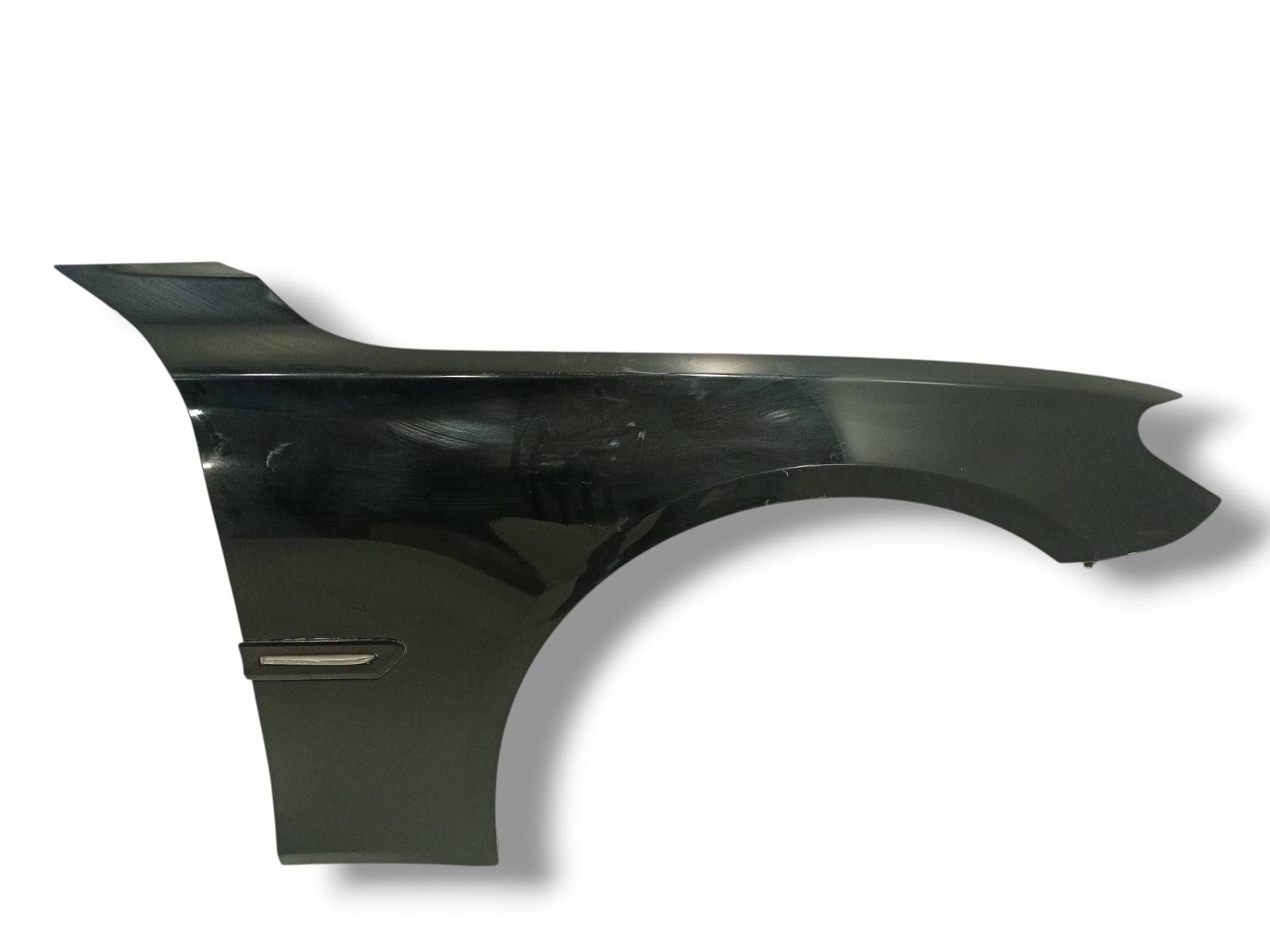 BMW 7 (G11 / G12) Fender BMW 7 SERIES Fender OEM 41007185186

Part codes...