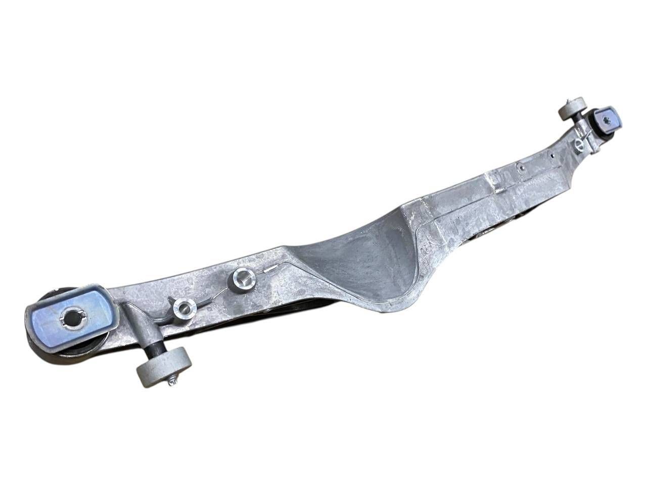 BMW 2 Tourer (U06) Rear differential/diff mount bracket BMW 2' U06 Active Tourer Rear differential/diff...