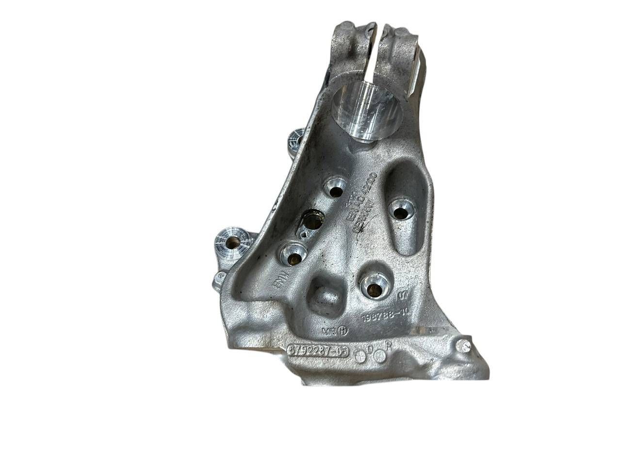BMW 3 (F30 / F31) Front wheel hub spindle knuckle BMW 3 SERIES Front wheel hub spindle knuckle OE...