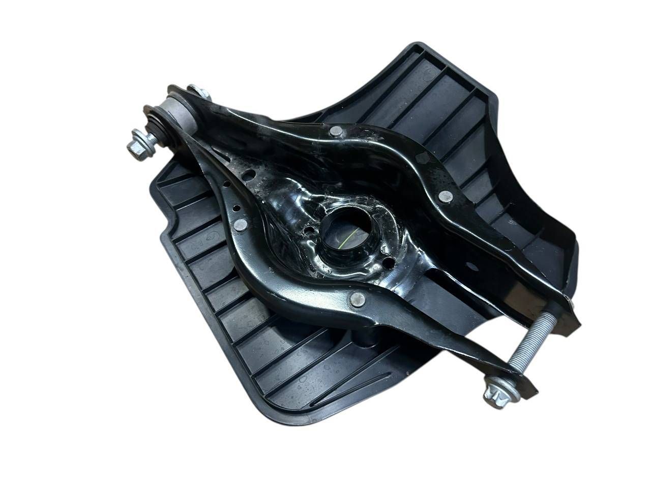 BMW 3 (F30 / F31) Rear control arm BMW 3 SERIES Rear control arm OEM 33306876804

...