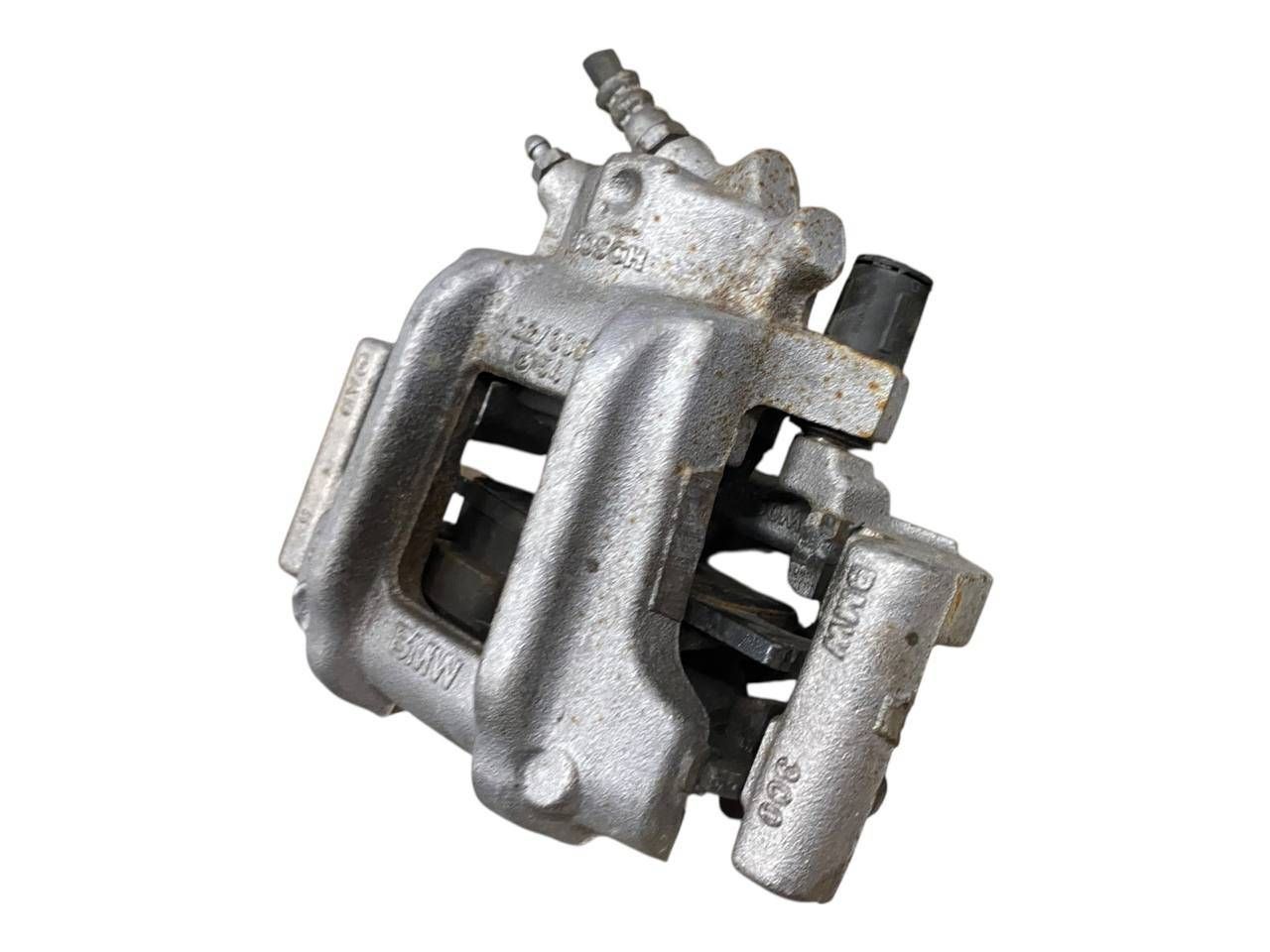 BMW 4 (F32 / F33 / F36) Front brake caliper BMW 4 SERIES Front brake caliper OEM 6850649

P...